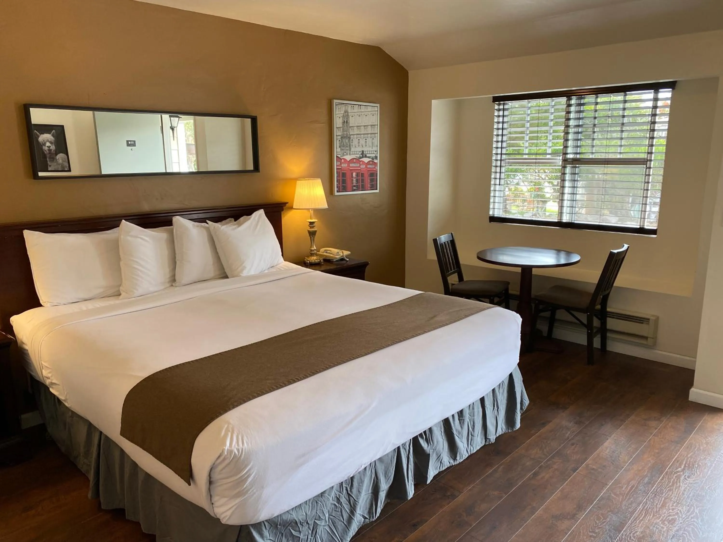 Bed in Bide-A-Wee Inn and Cottages