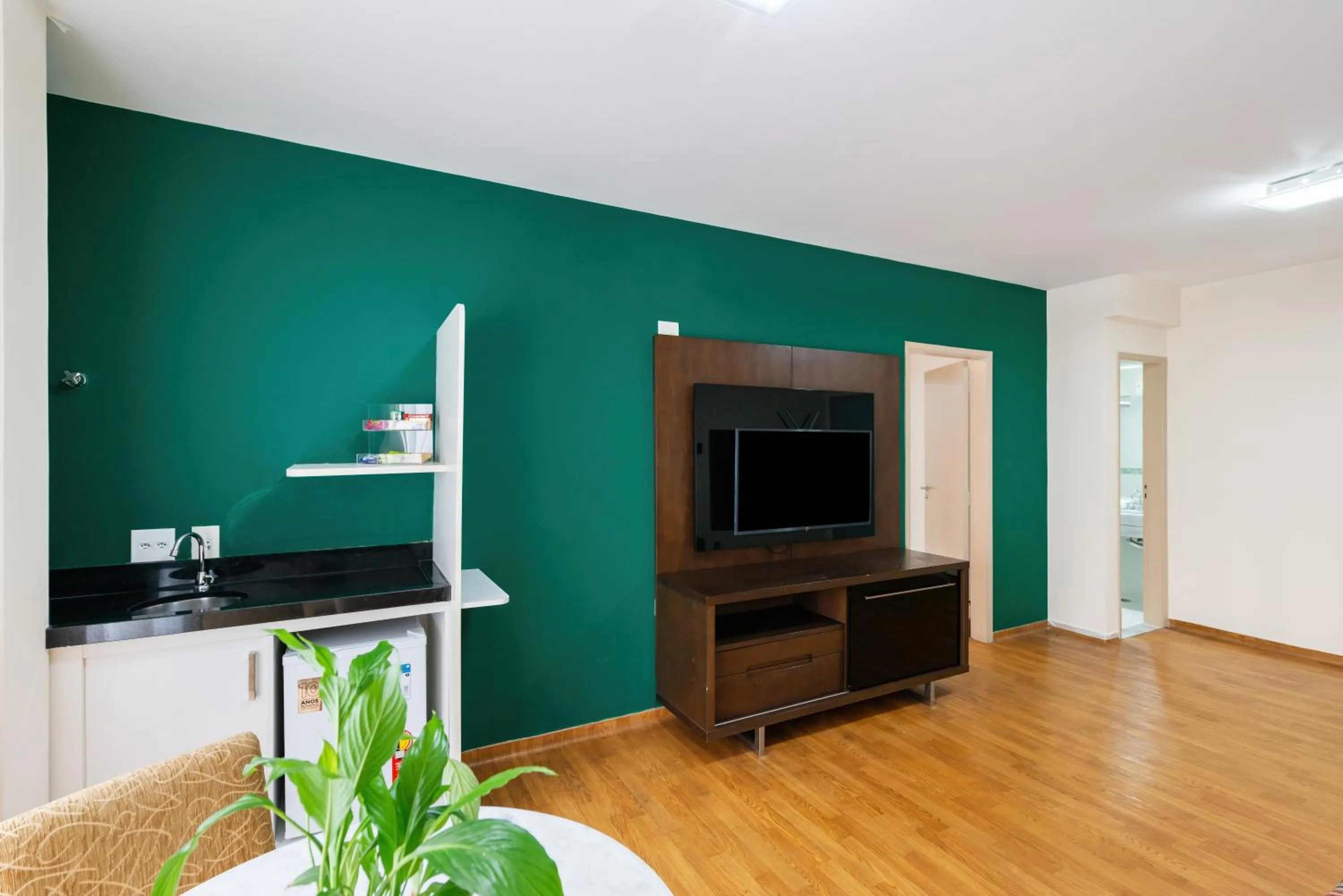 Communal lounge/ TV room in Capcana Hotel Jardins