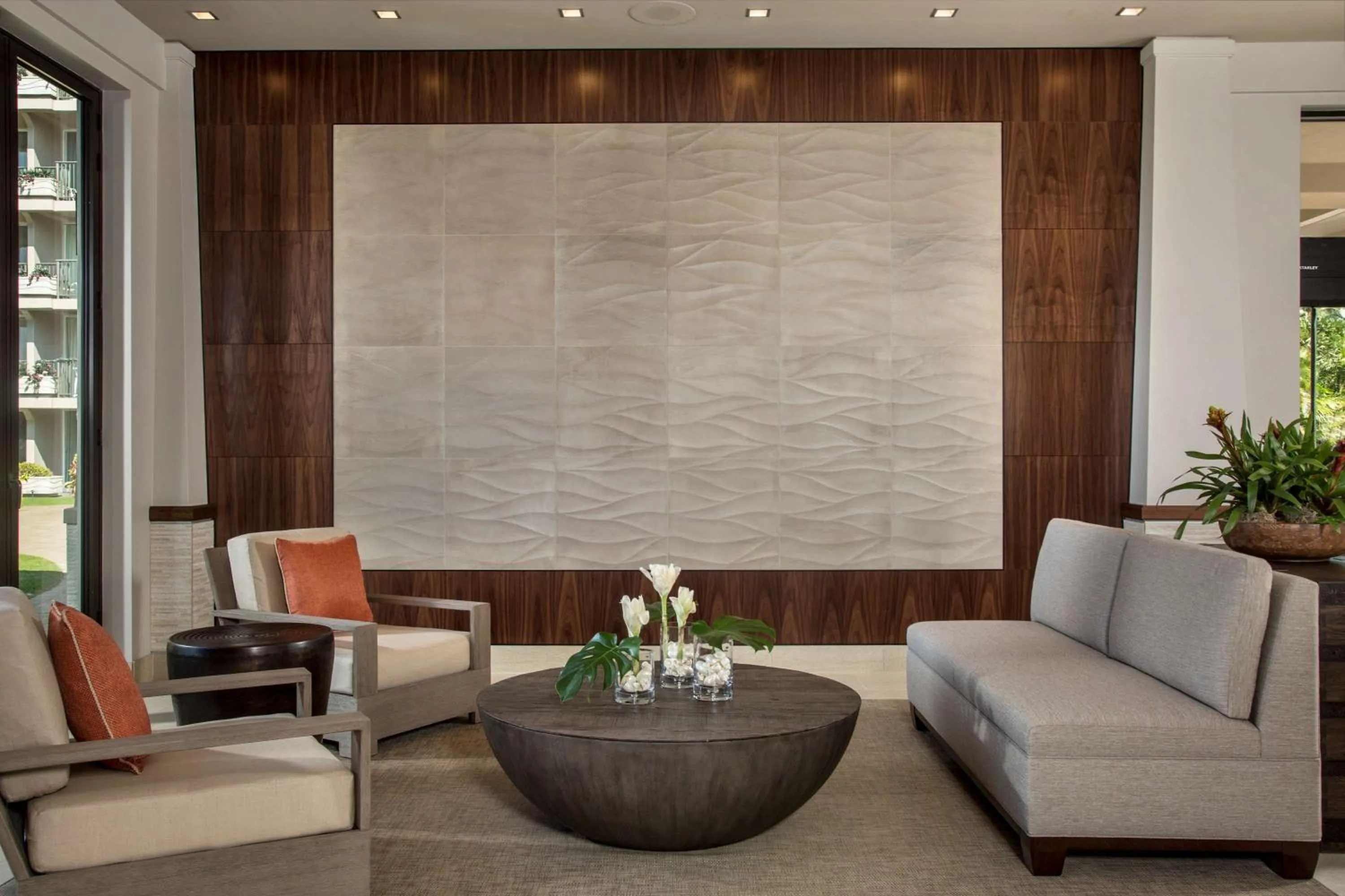 Communal lounge/ TV room in Aston at The Whaler on Kaanapali Beach