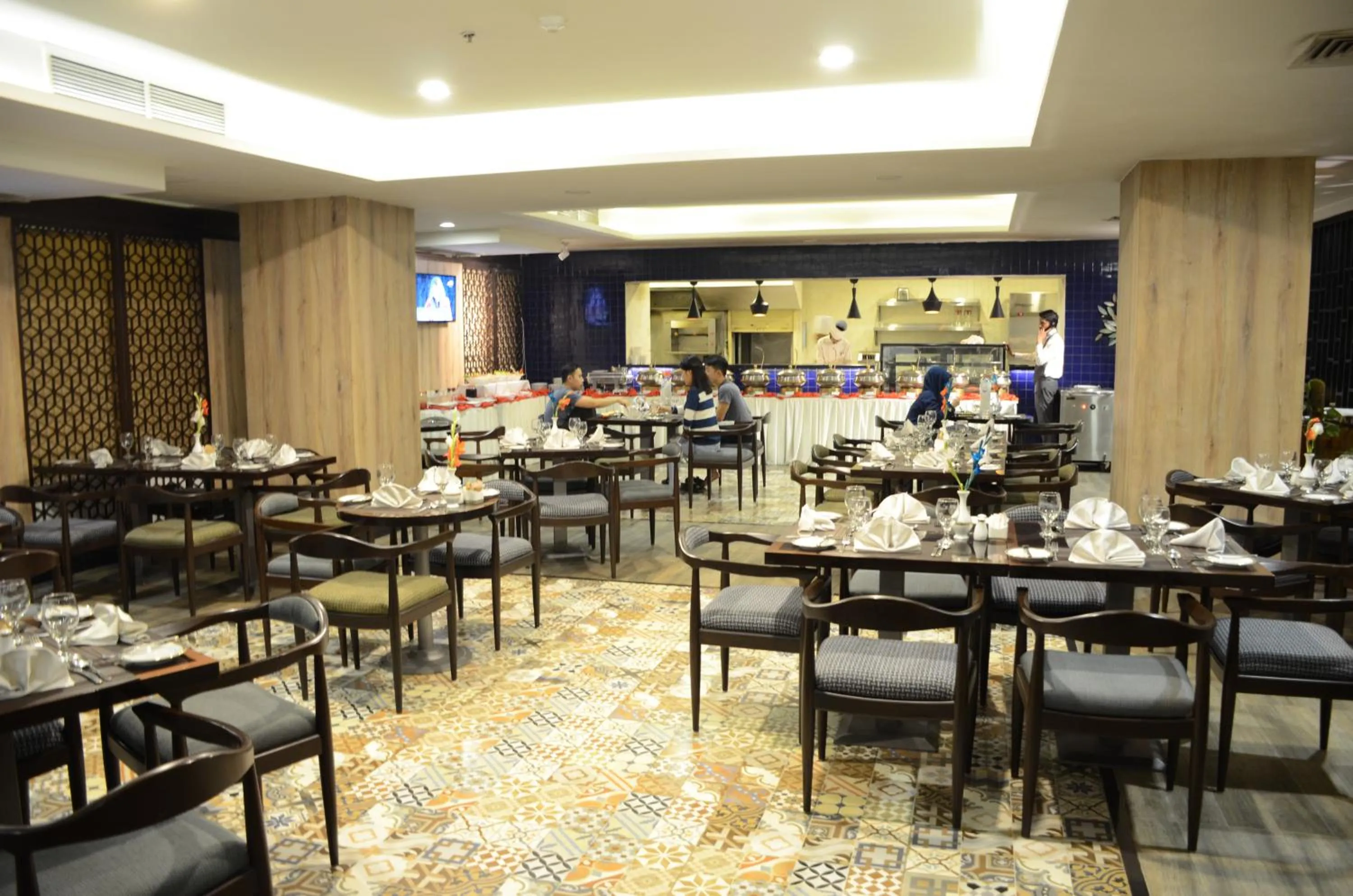 Restaurant/places to eat in HOTEL dGATES