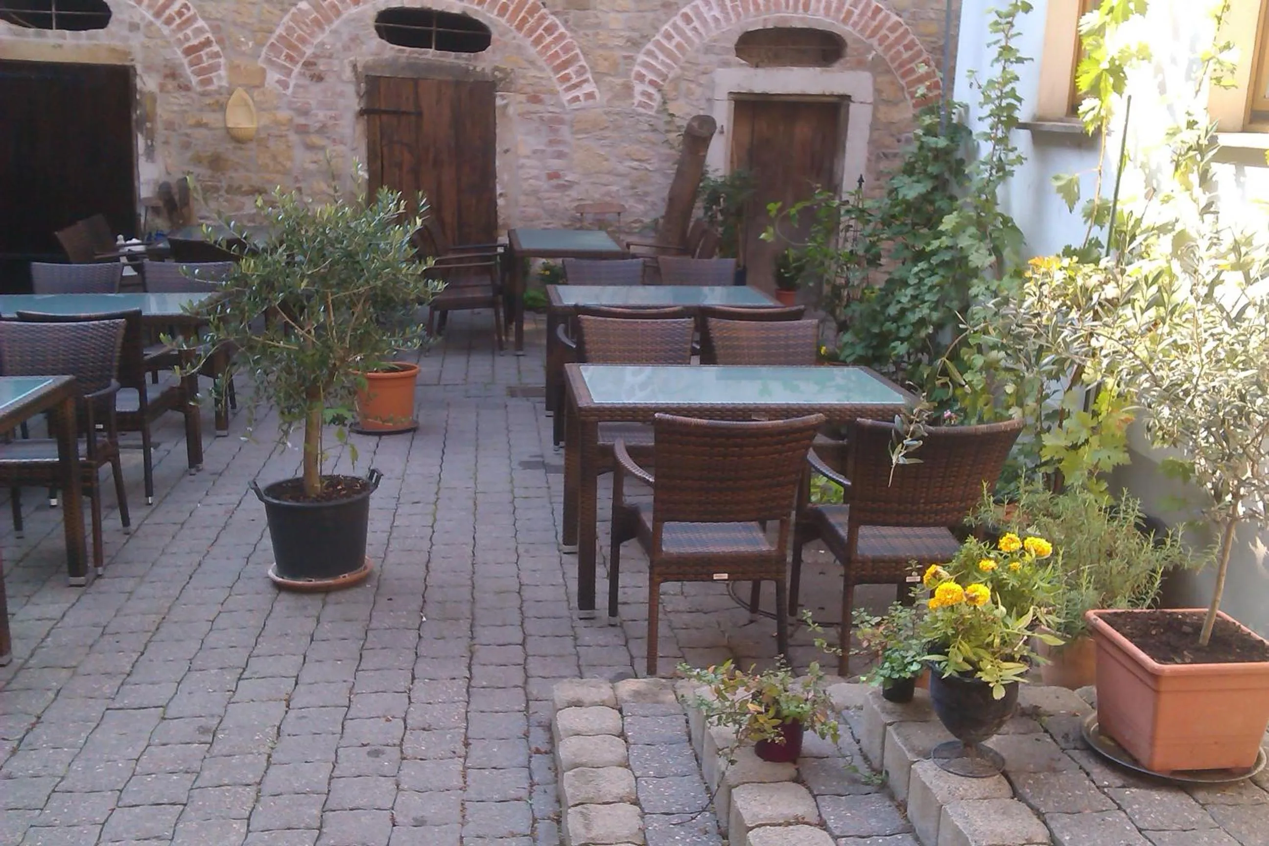 Patio in Hotel Restaurant Toscana Naumburg