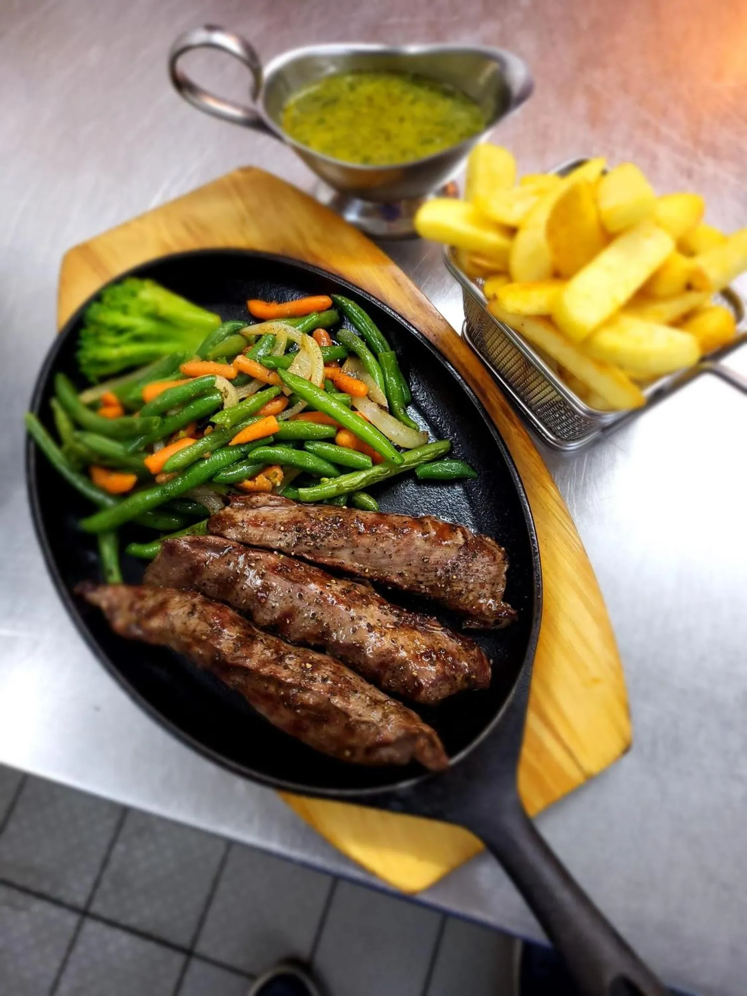 Restaurant/places to eat in Hotel Restaurant Toscana Naumburg