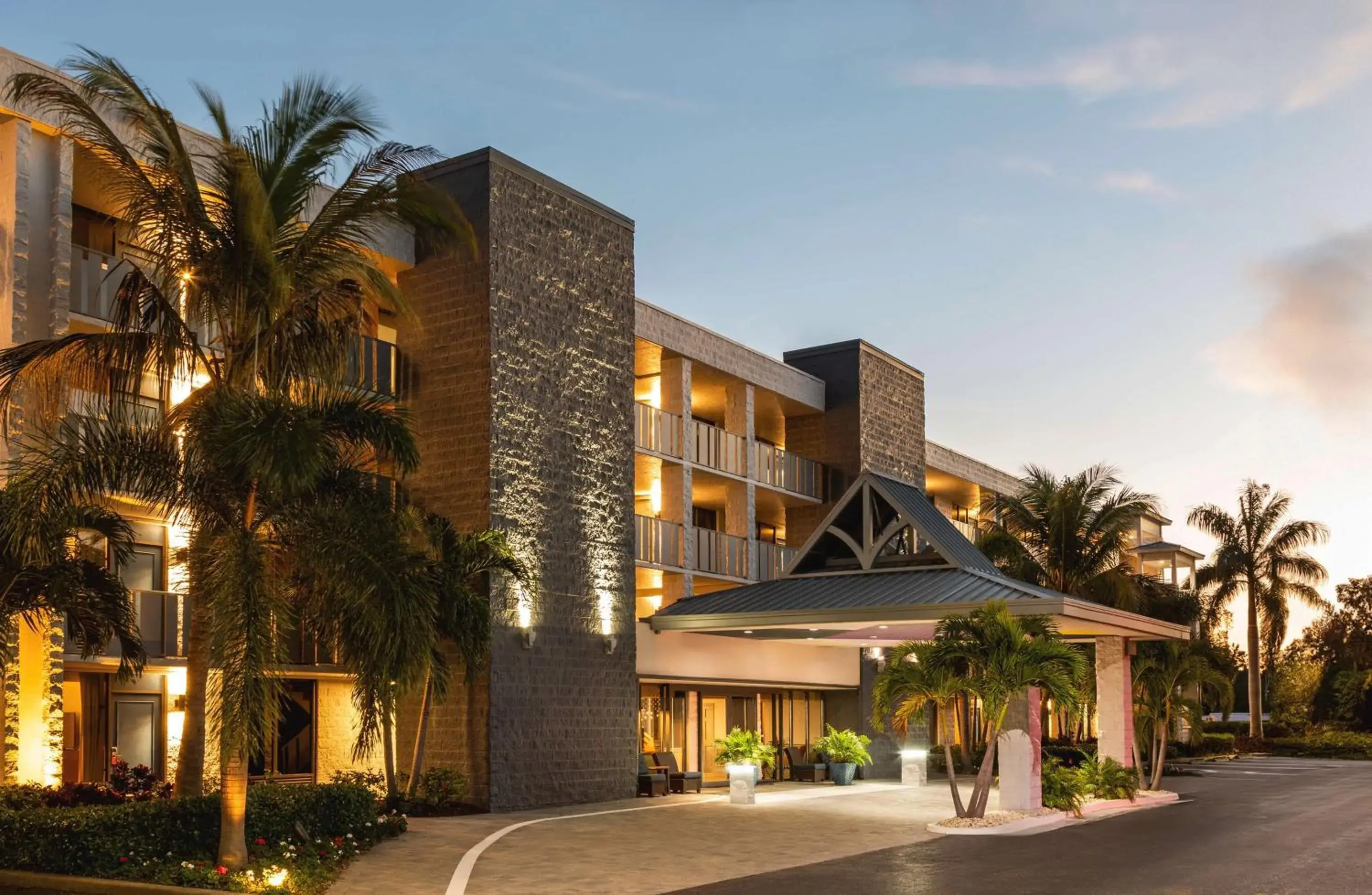Property building in Spark by Hilton Sarasota Siesta Key Gateway Property building in Spark by Hilton Sarasota Siesta Key Gateway