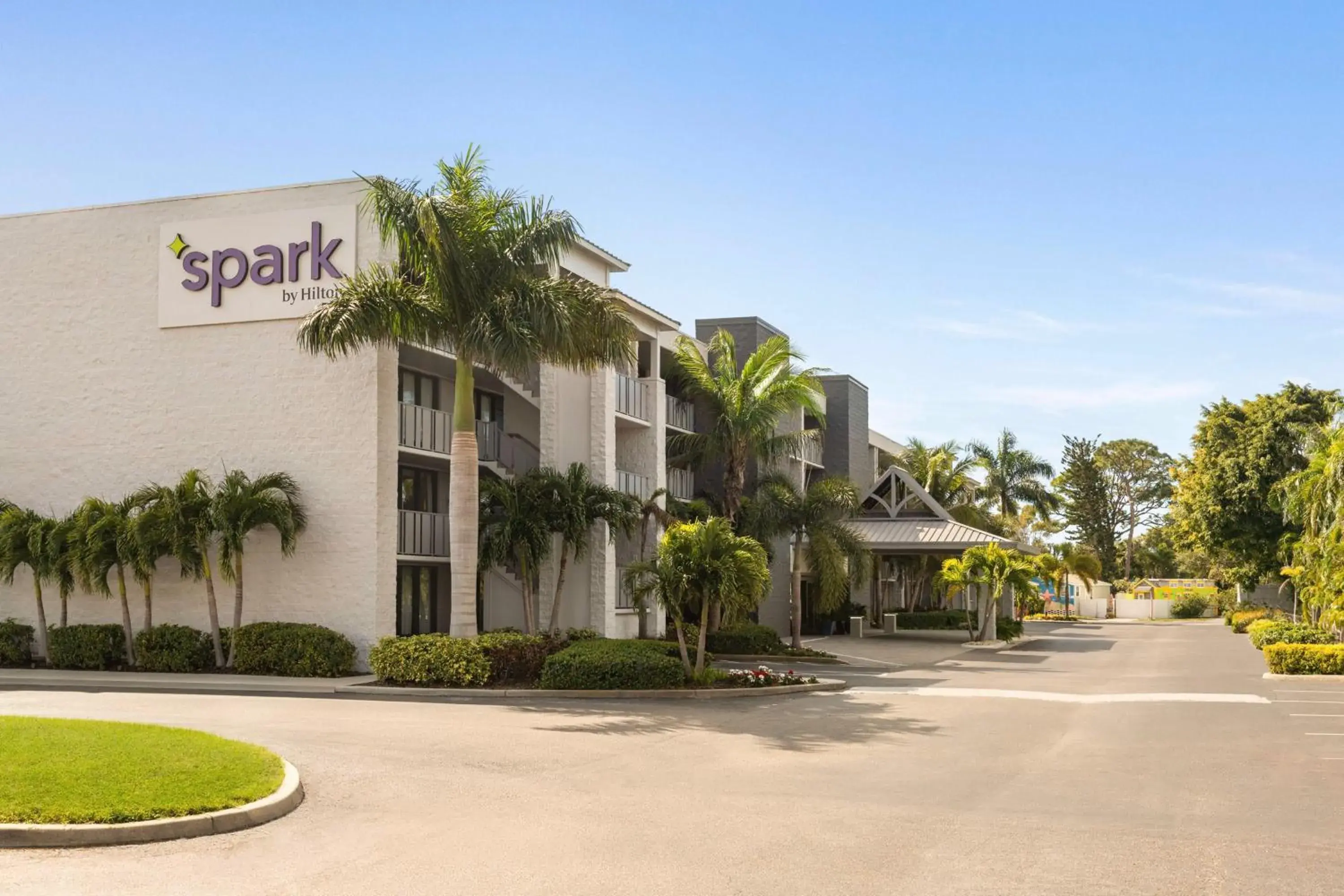 Property building in Spark by Hilton Sarasota Siesta Key Gateway Property building in Spark by Hilton Sarasota Siesta Key Gateway