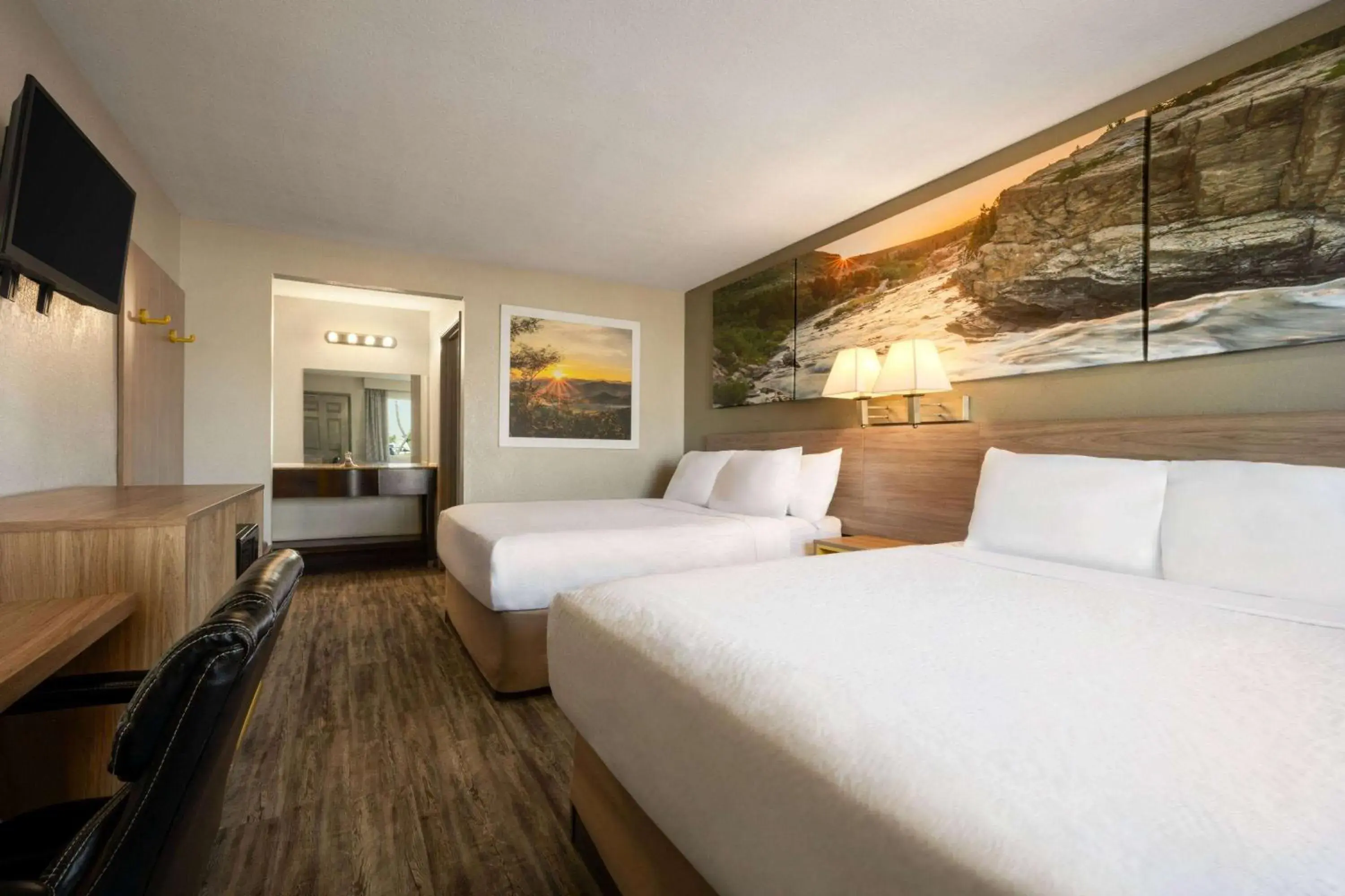 Standard Queen Room with Two Queen Beds - Non-Smoking in Days Inn by Wyndham Fresno South Standard Queen Room with Two Queen Beds - Non-Smoking in Days Inn by Wyndham Fresno South