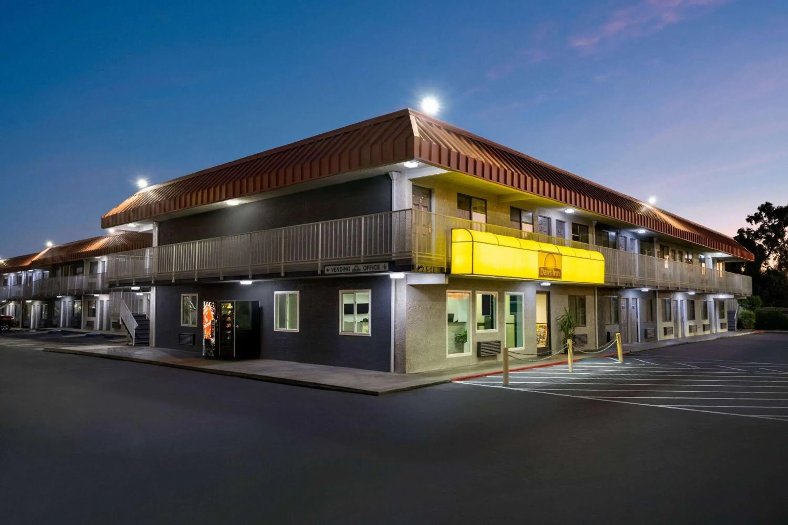 Property building in Days Inn by Wyndham Fresno South Property building in Days Inn by Wyndham Fresno South