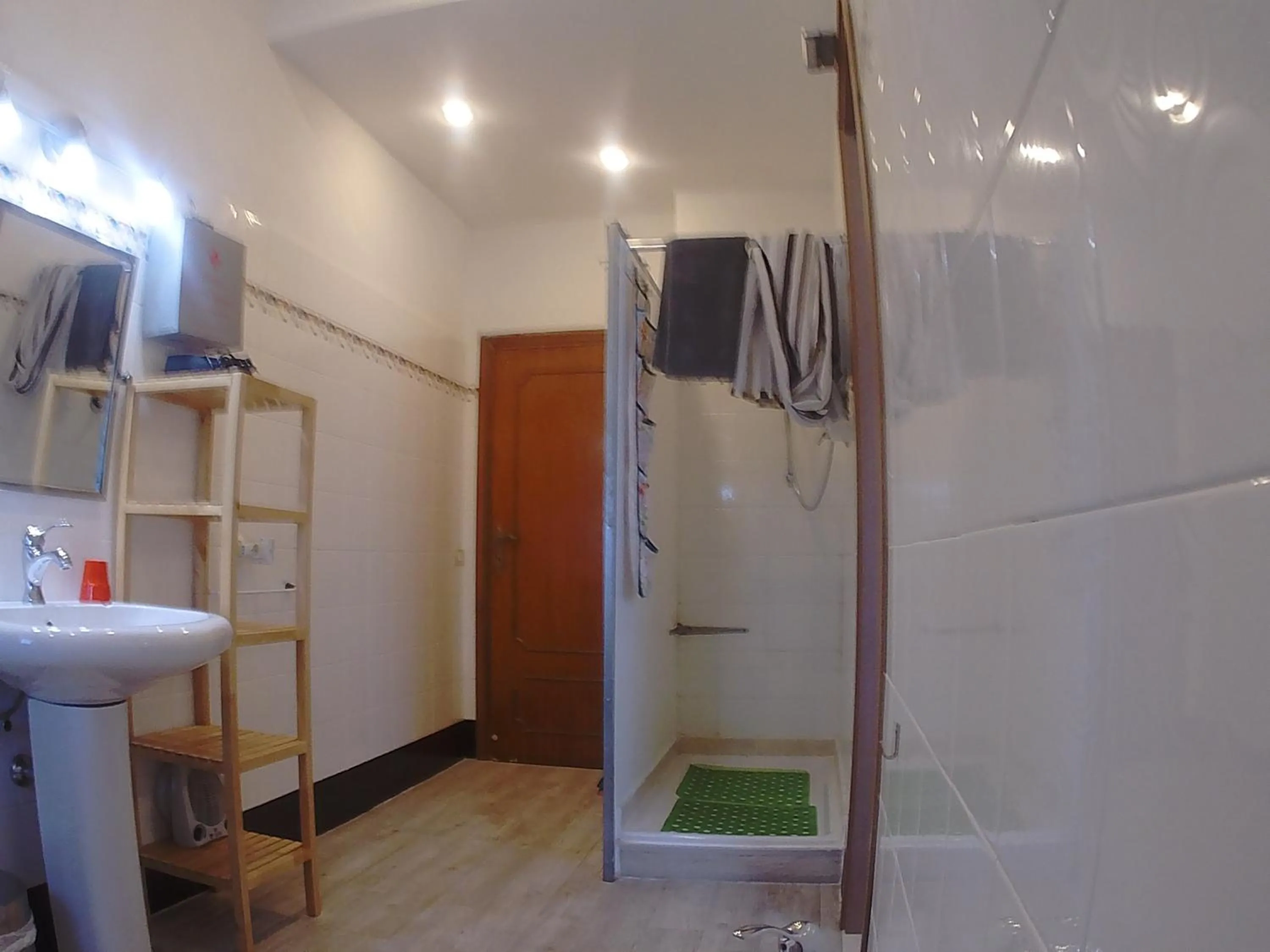 Shower in B&B L'Assiolo