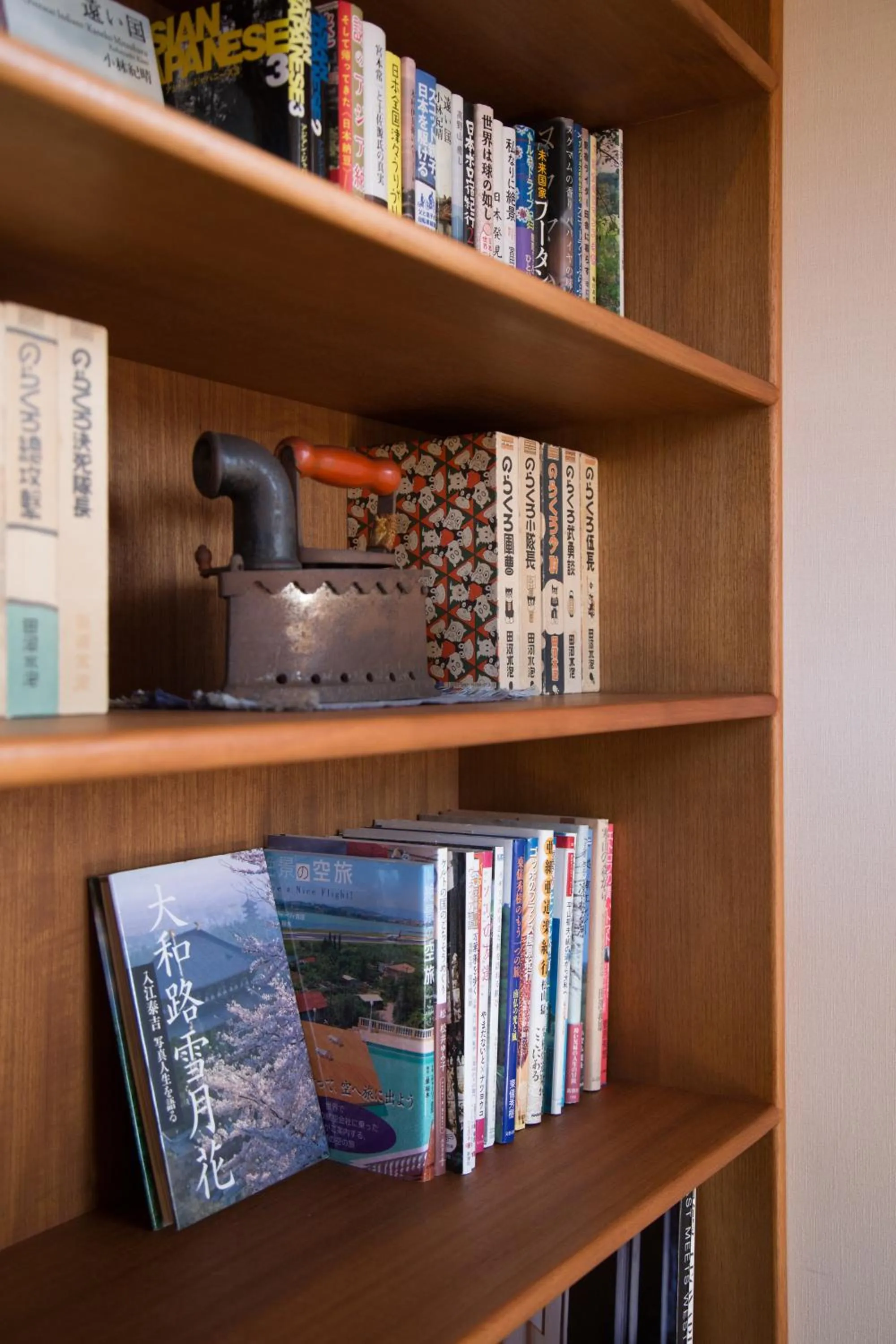 Library in GOTEN TOMOE residence