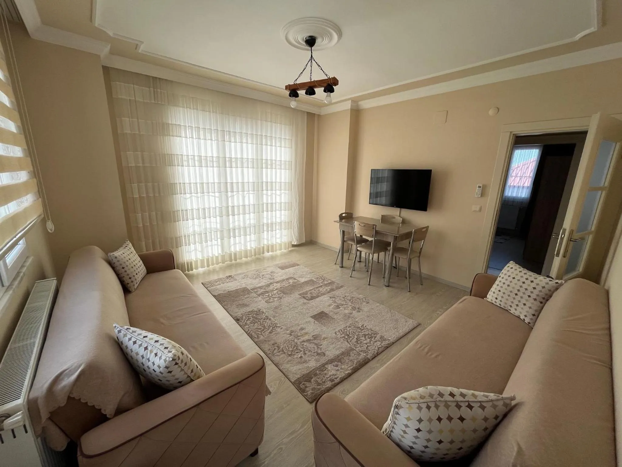 Communal lounge/ TV room in Cerrahpasa Apart Hotel