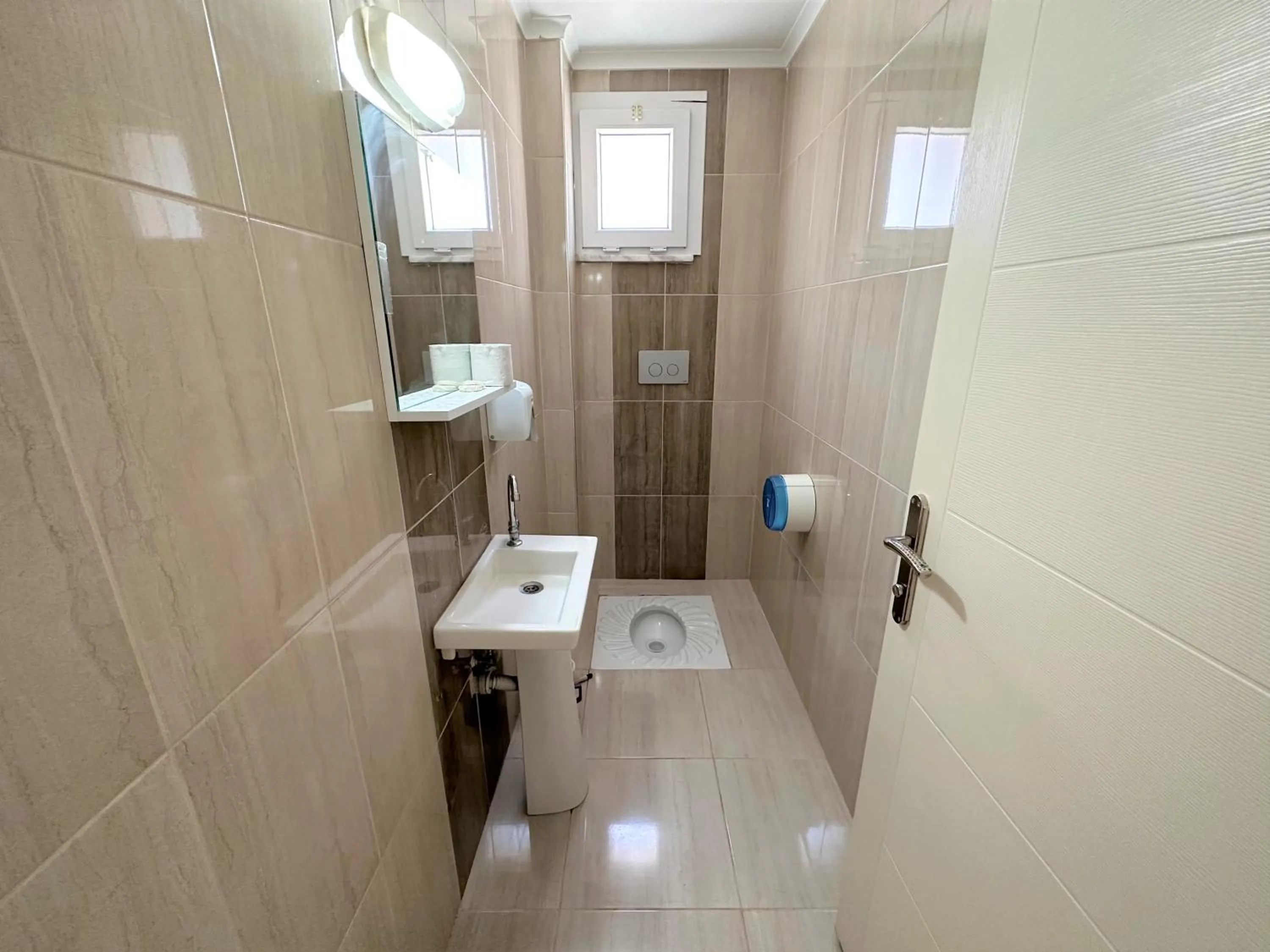 Toilet in Cerrahpasa Apart Hotel