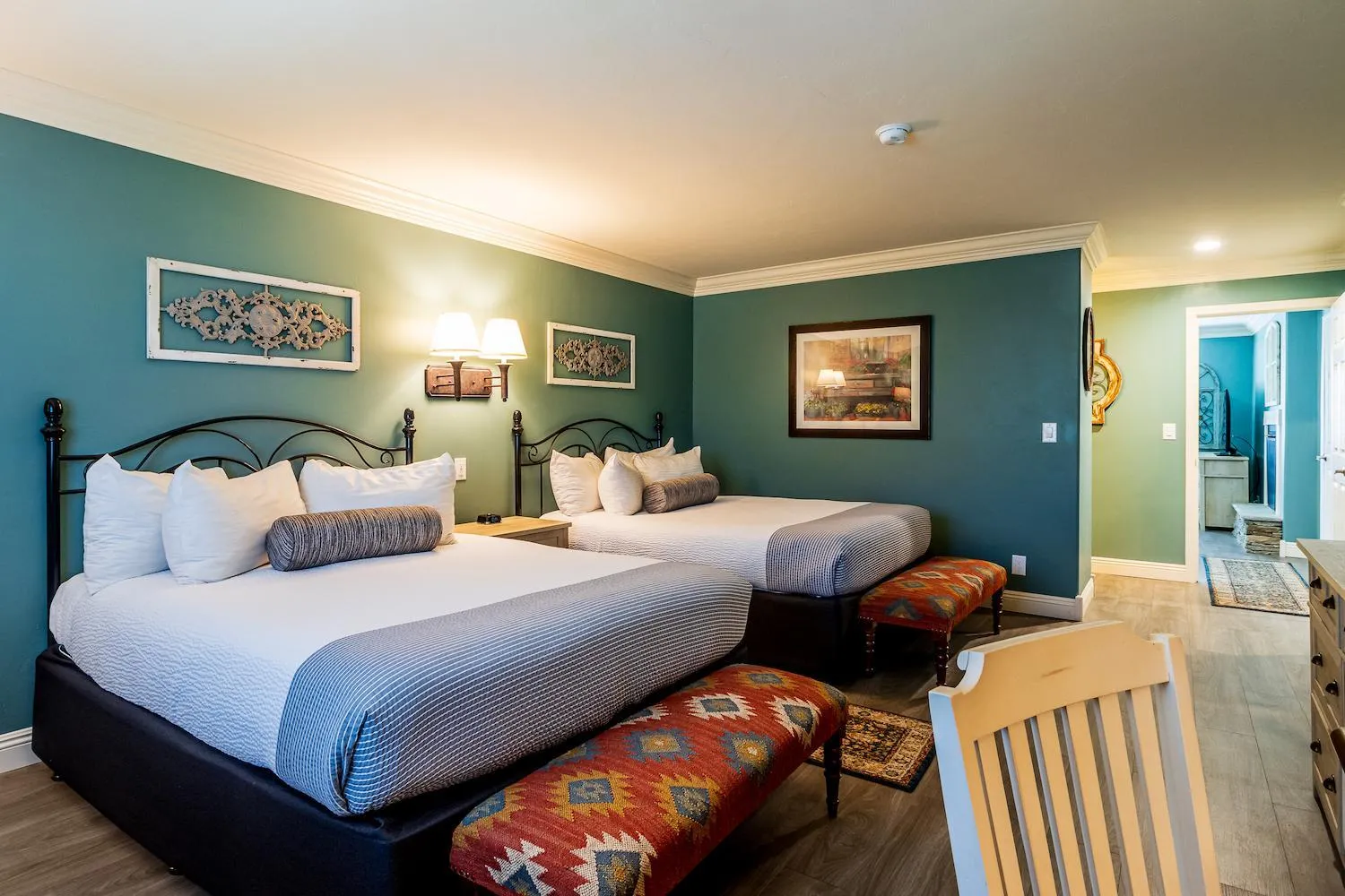 Bed in Cambria Pines Lodge