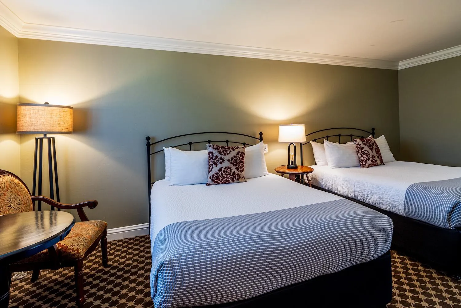 Bed in Cambria Pines Lodge