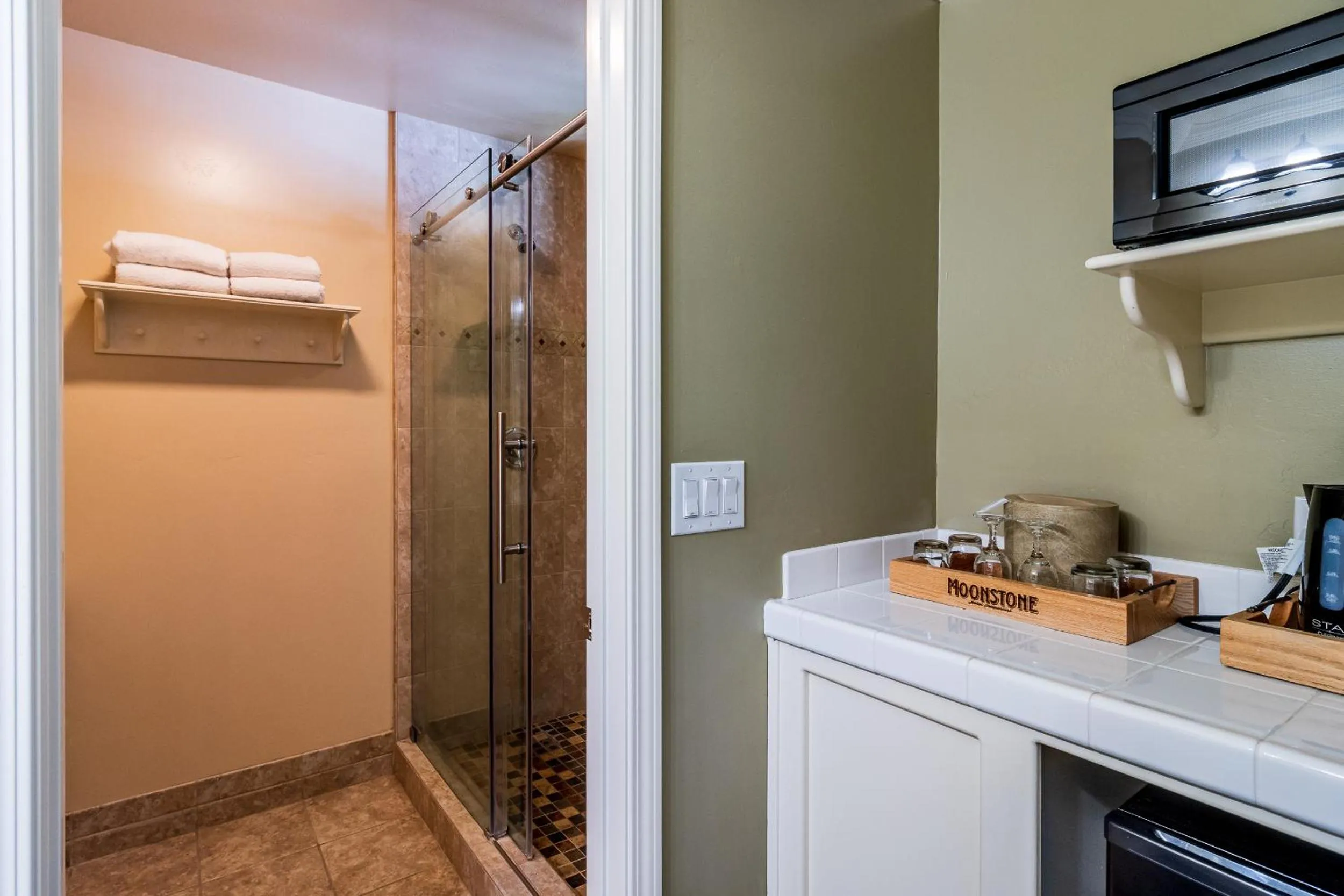 Shower in Cambria Pines Lodge