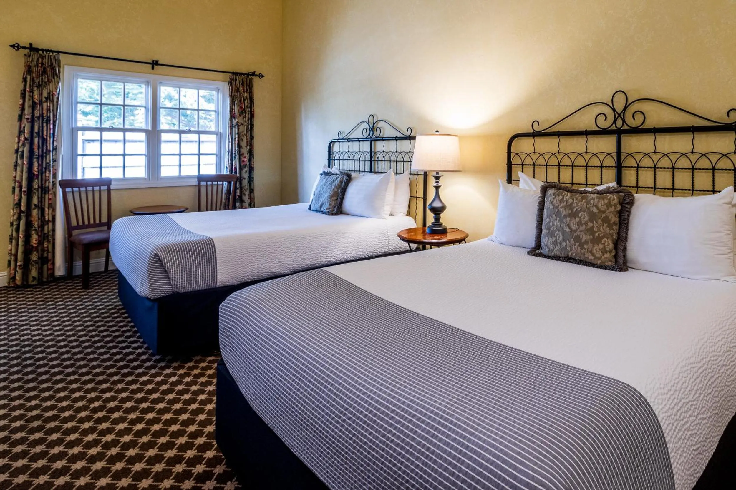 Bed in Cambria Pines Lodge