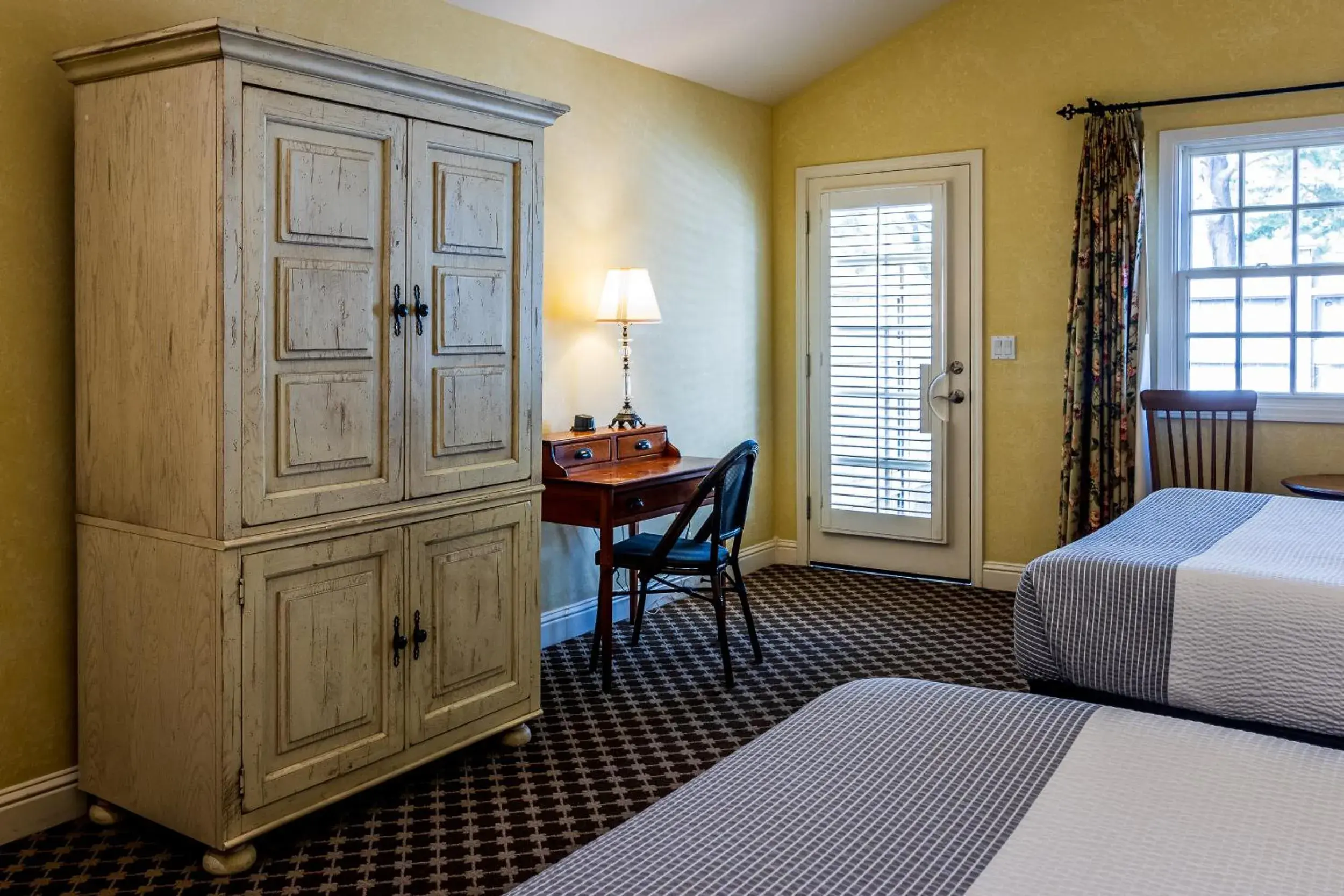 Bedroom, Bed in Cambria Pines Lodge Bedroom, Bed in Cambria Pines Lodge