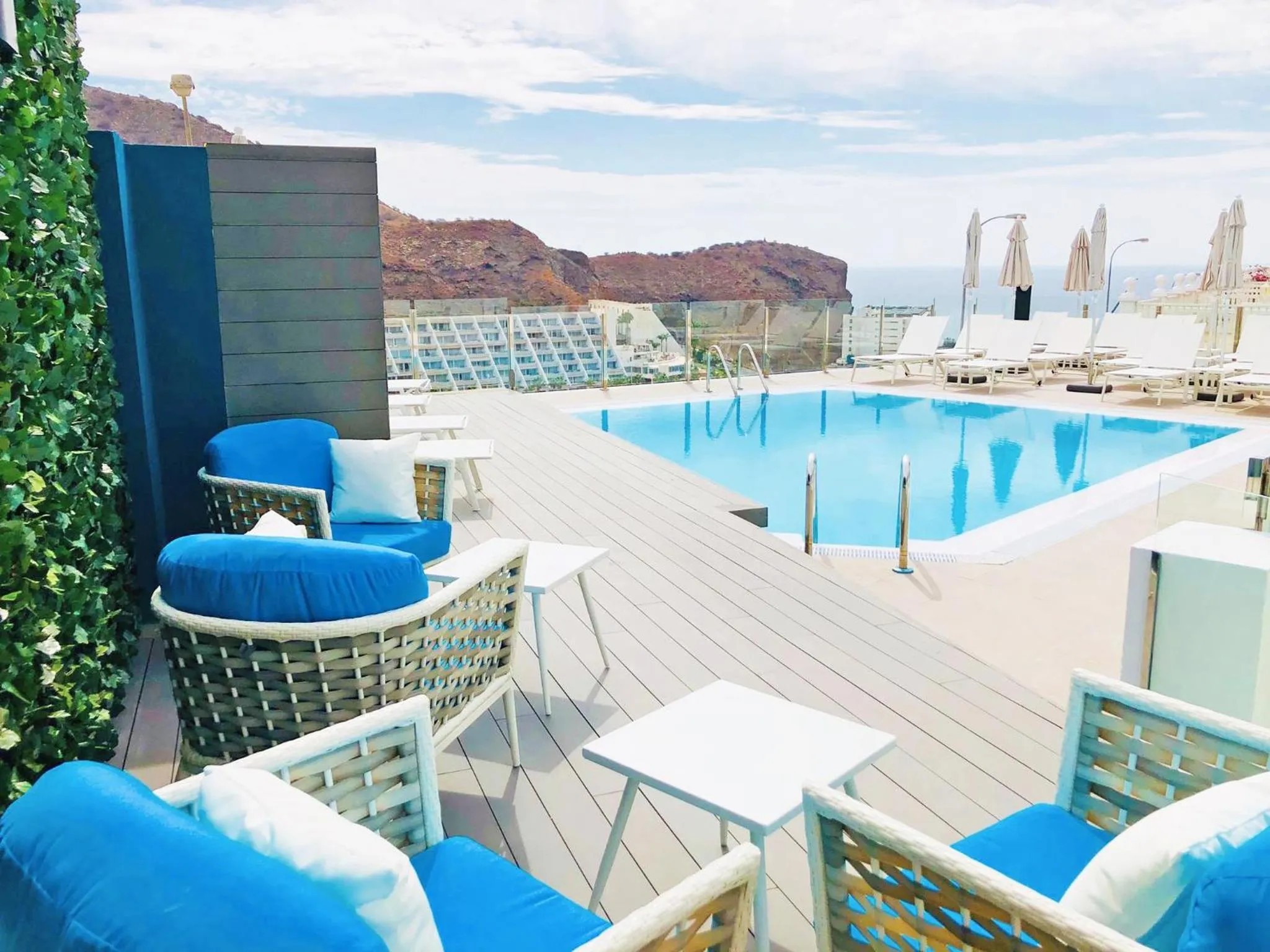 Swimming pool in Calypso Boutique Apartments - Ceased Trading