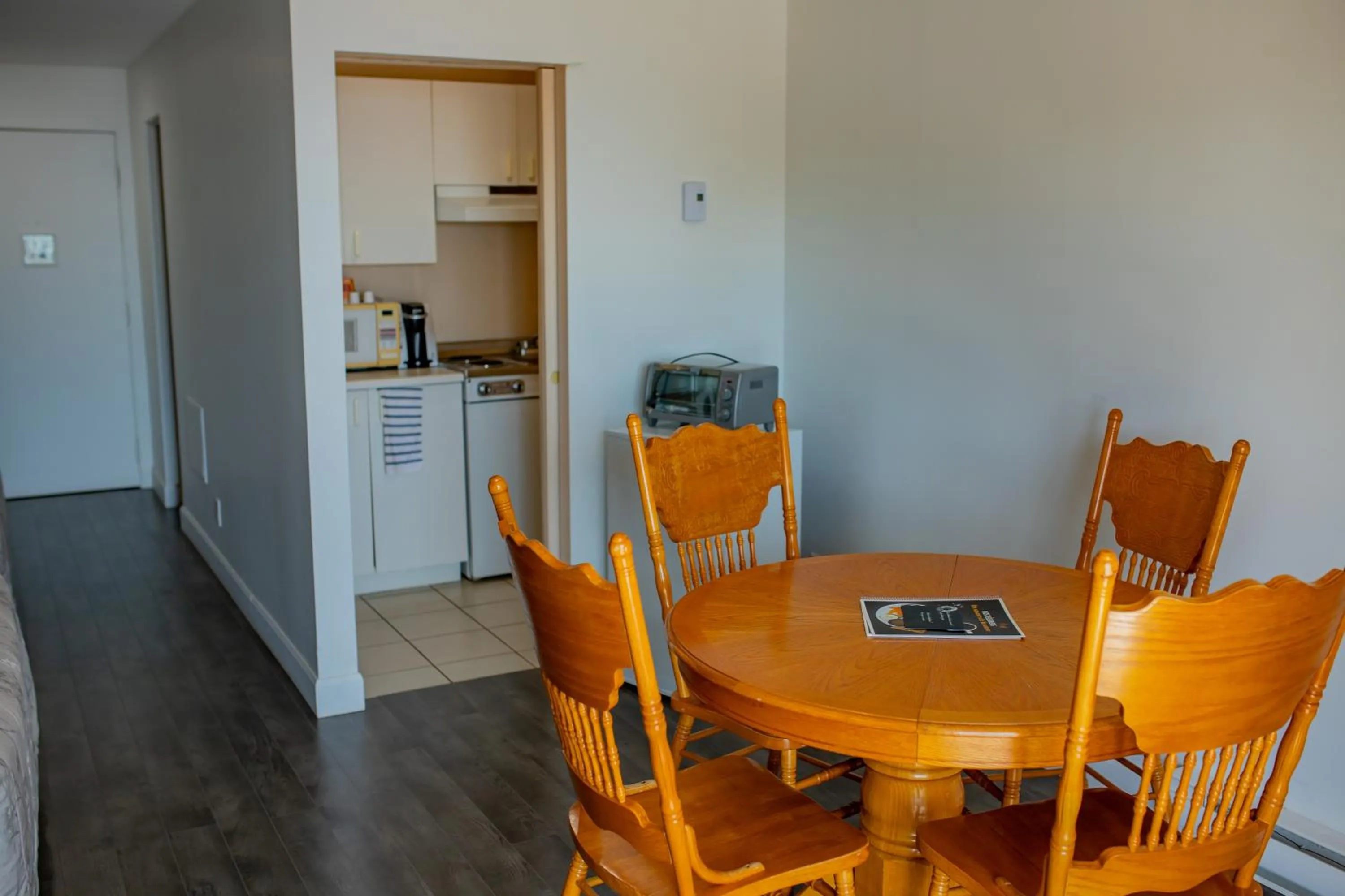 Kitchen or kitchenette in Complexe Hotelier Escoumins