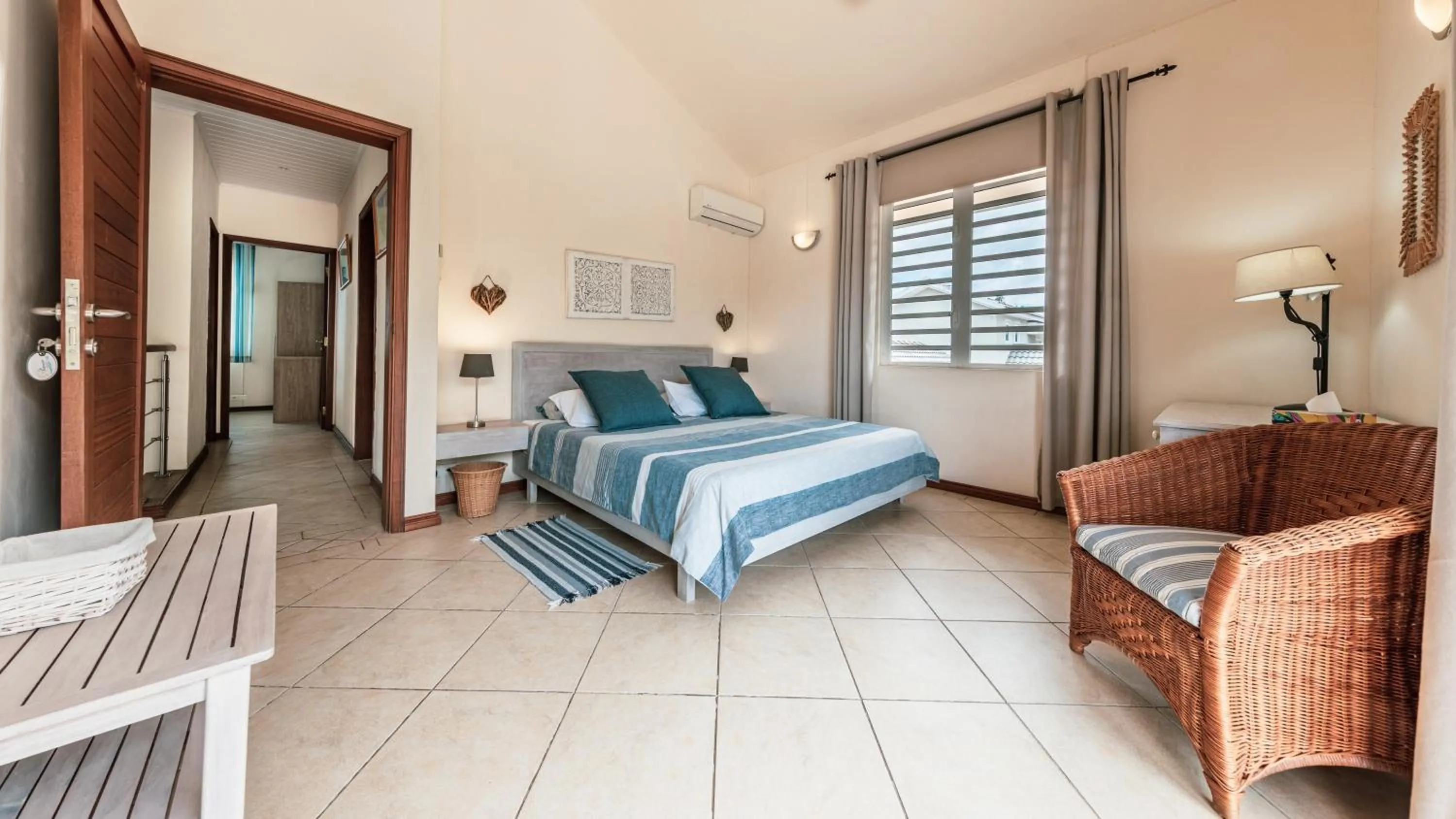 Bedroom, Bed in Villa Bayswater