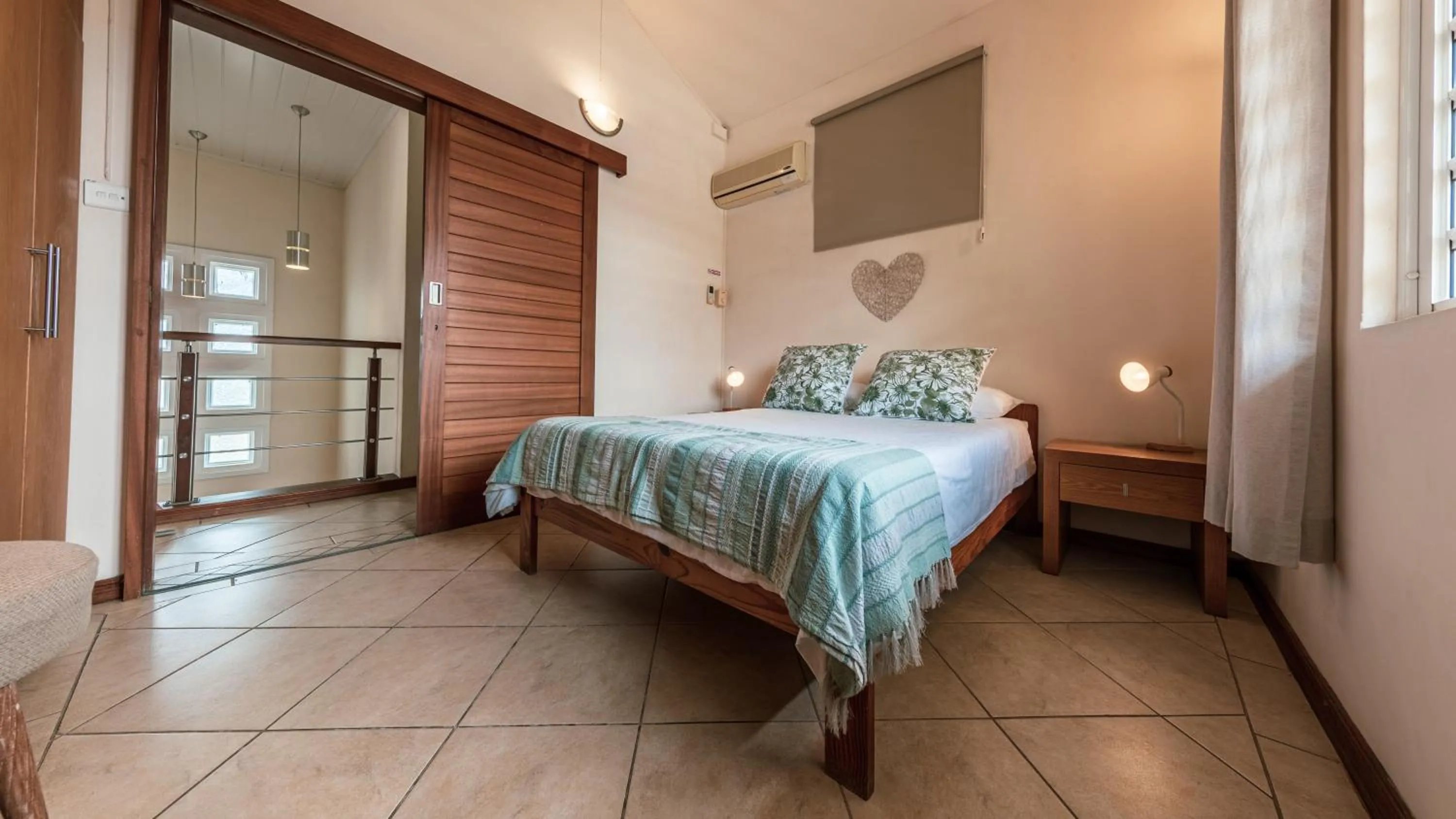 Bedroom, Bed in Villa Bayswater