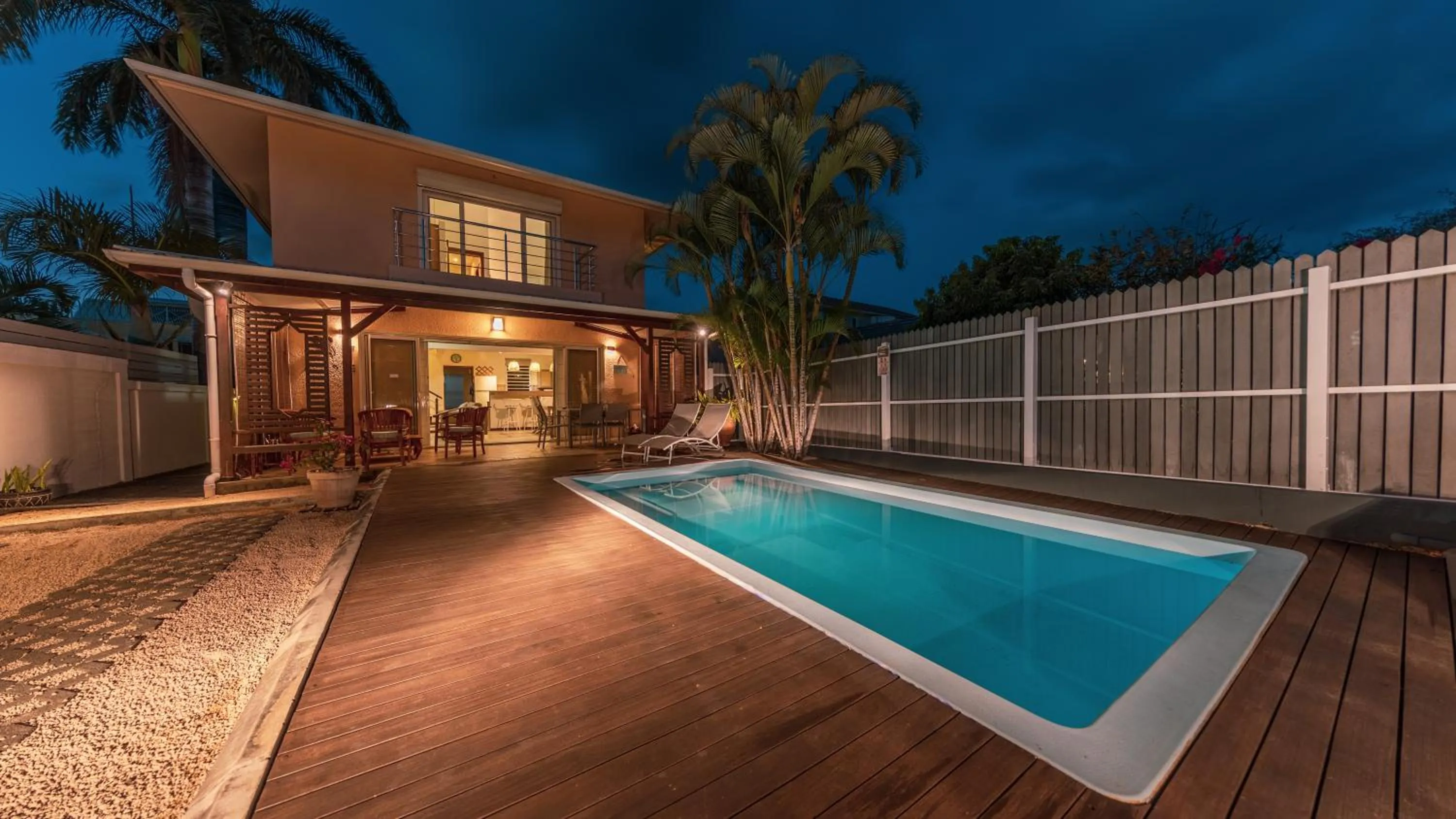 Swimming pool in Villa Bayswater