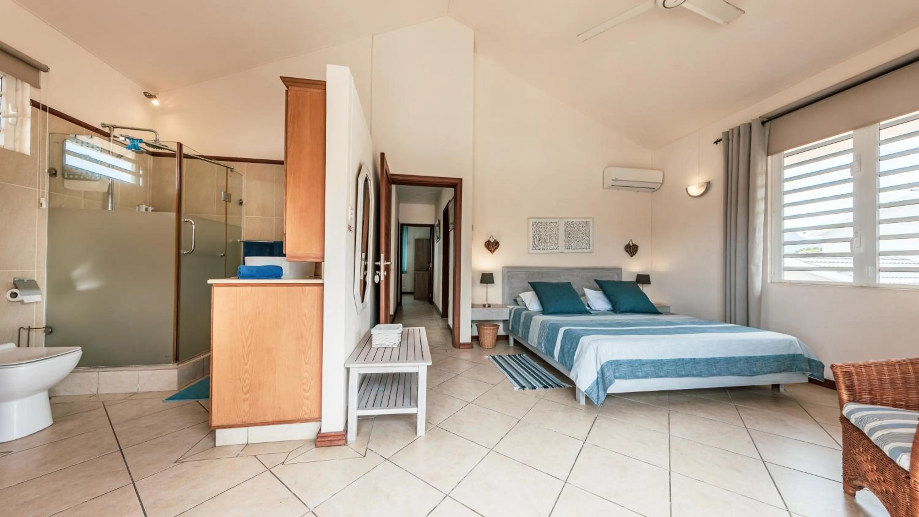 Bedroom, Bed in Villa Bayswater