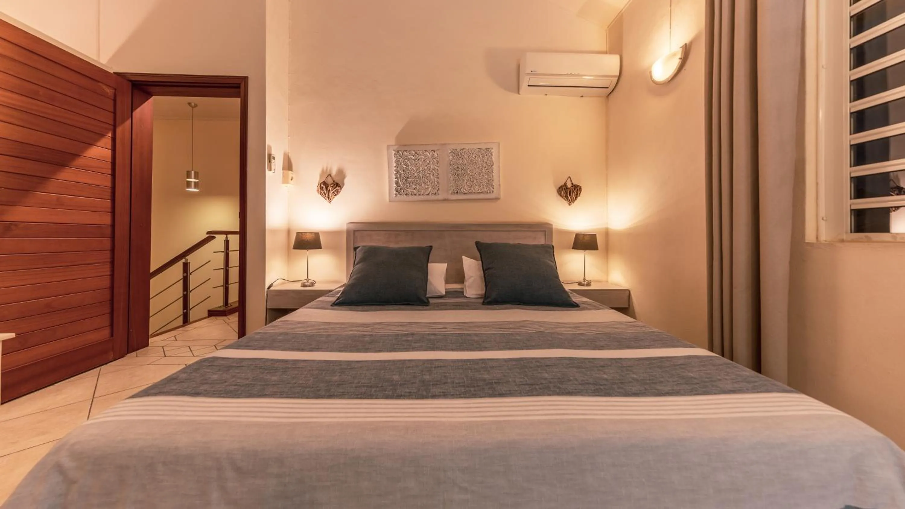 Bedroom, Bed in Villa Bayswater