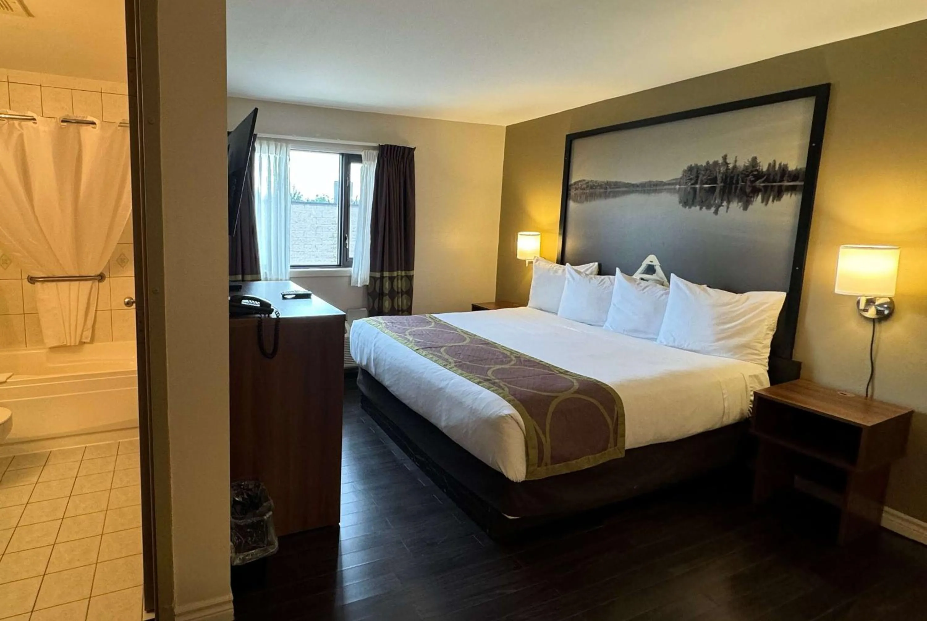 Photo of the whole room, Bed in Super 8 by Wyndham Guelph