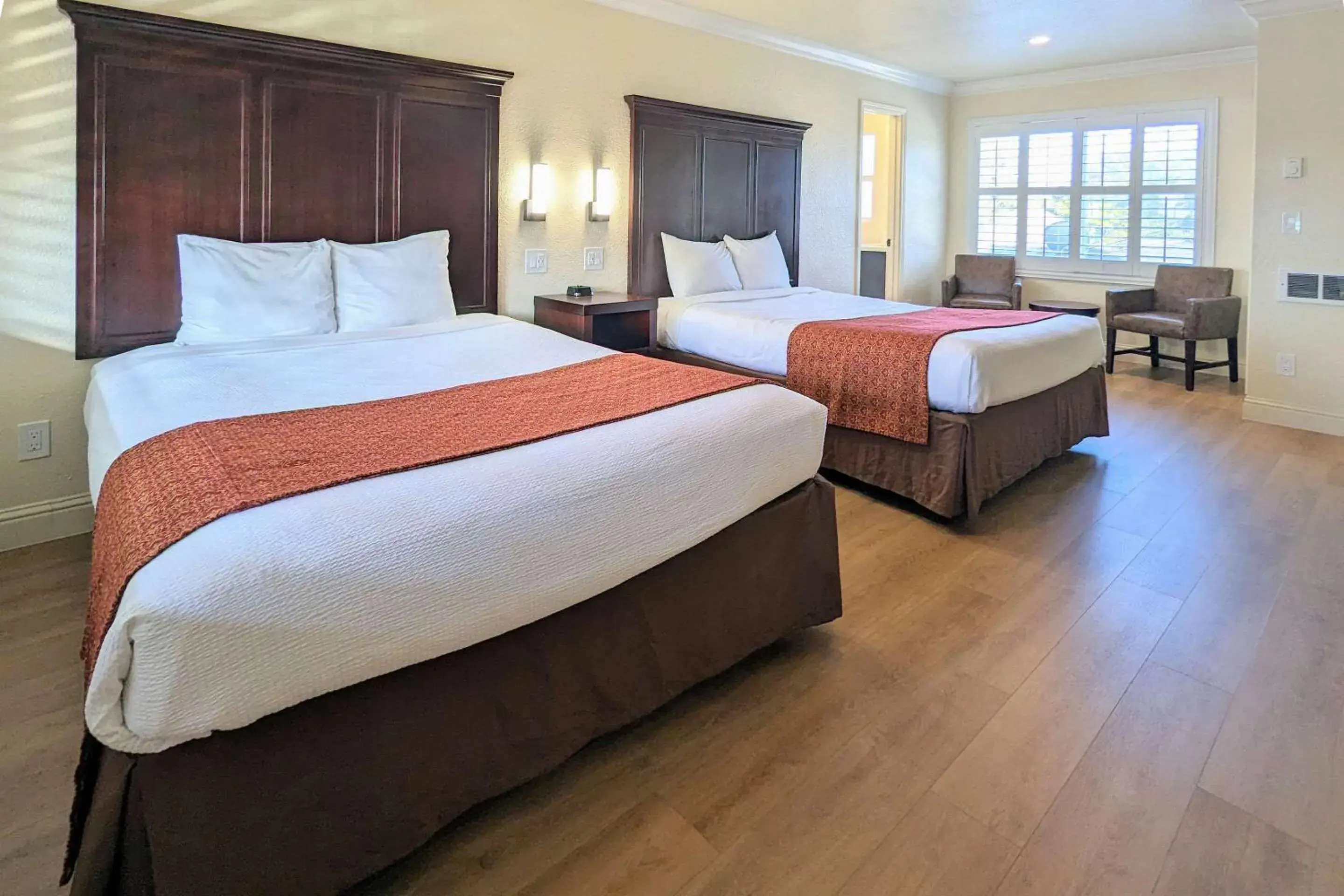 Queen Room with Two Queen Beds in Clarion Collection Wilkie's Inn Pacific Grove - Monterey Queen Room with Two Queen Beds in Clarion Collection Wilkie's Inn Pacific Grove - Monterey