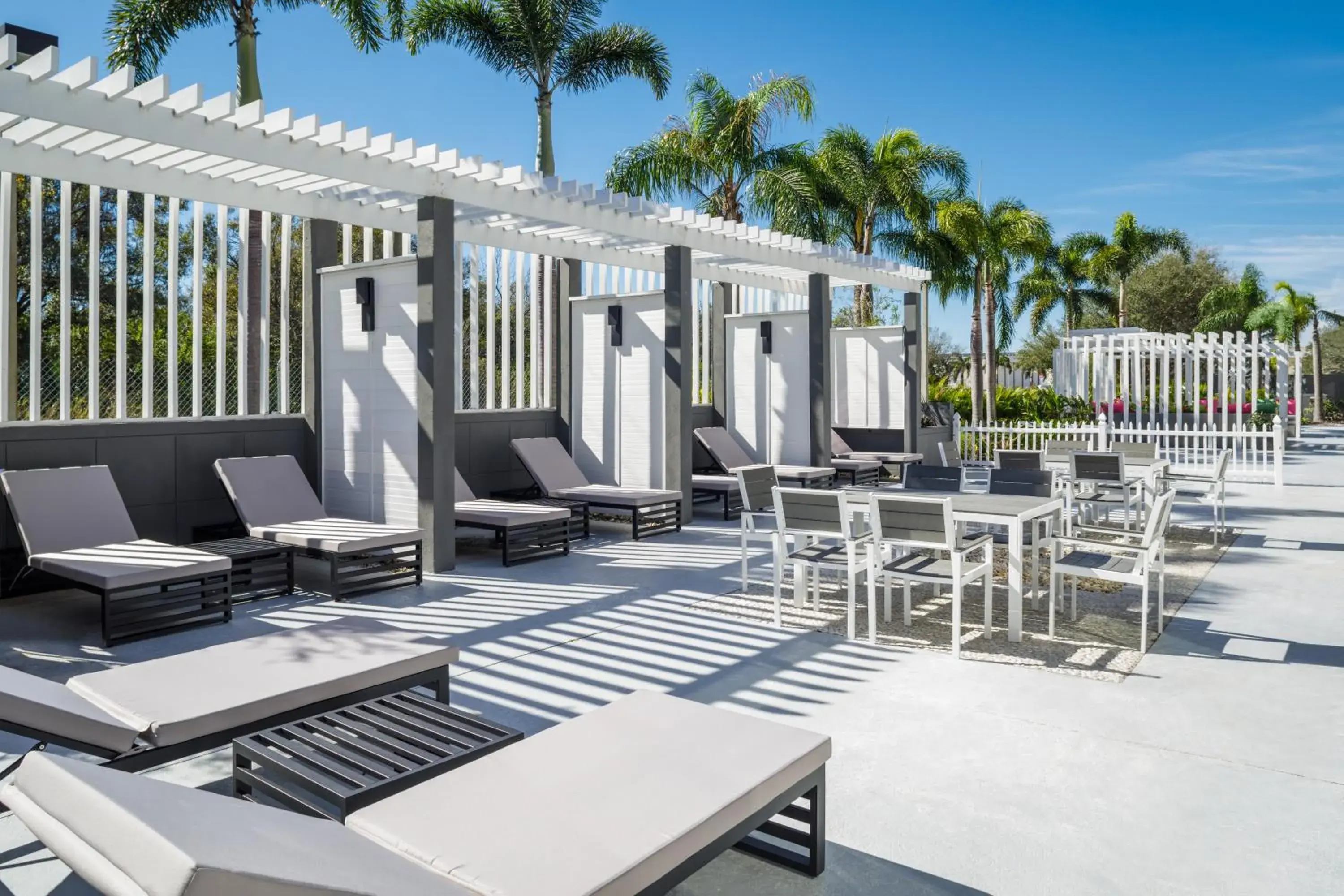 Swimming pool in Holiday Inn Sarasota-Airport