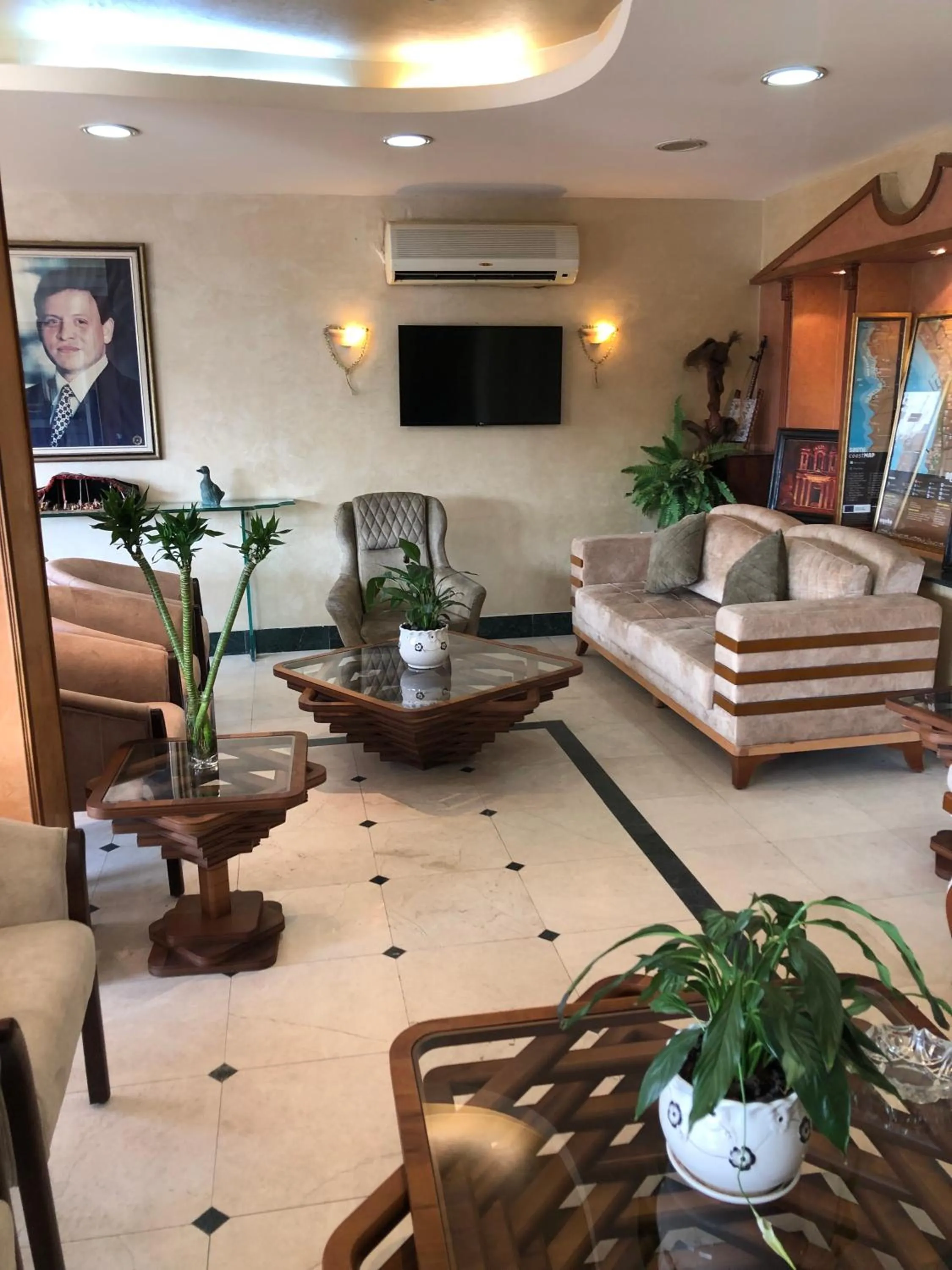 Living room in Dweik Hotel 2