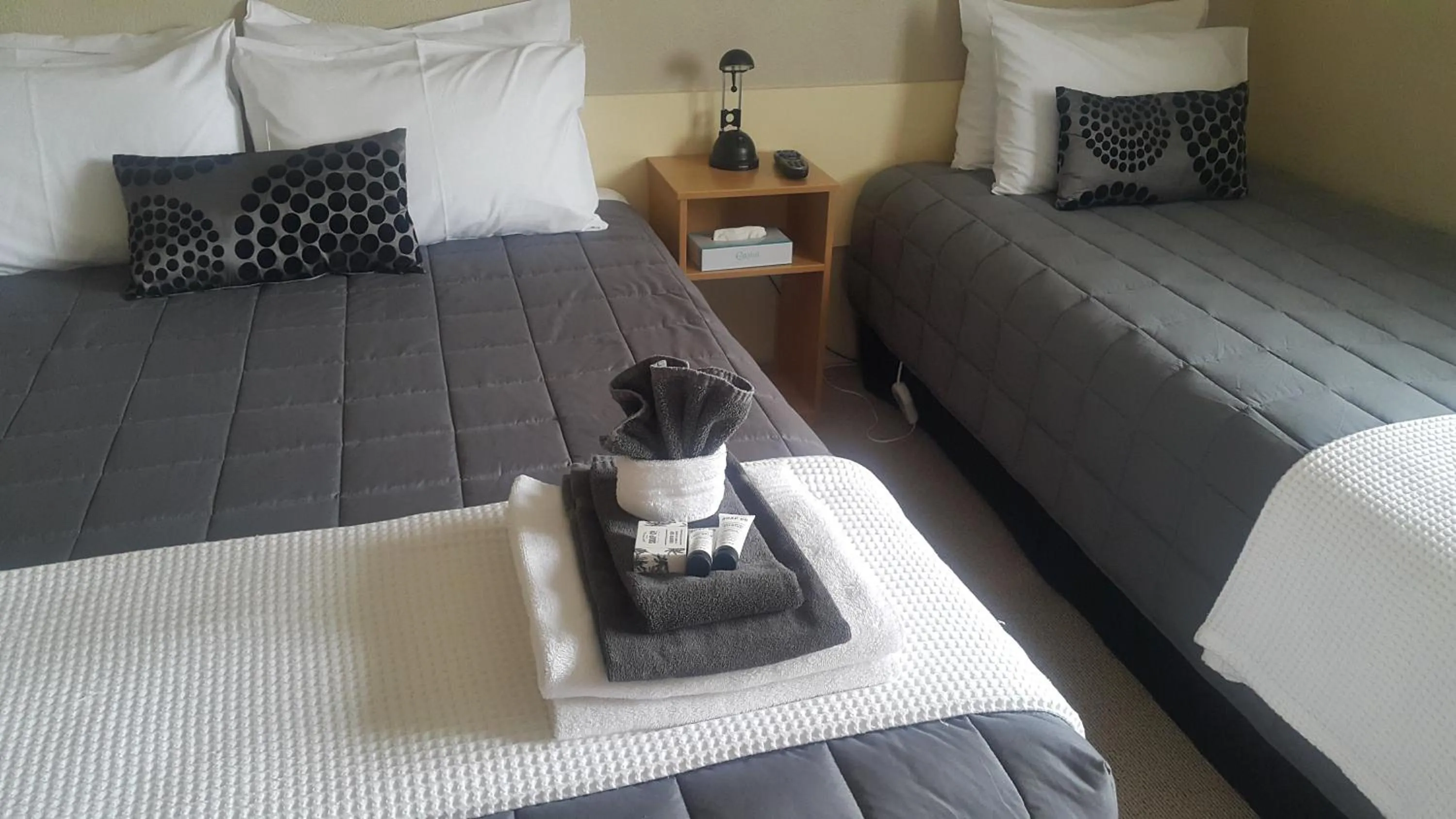 Bedroom, Bed in 299 On Devon West