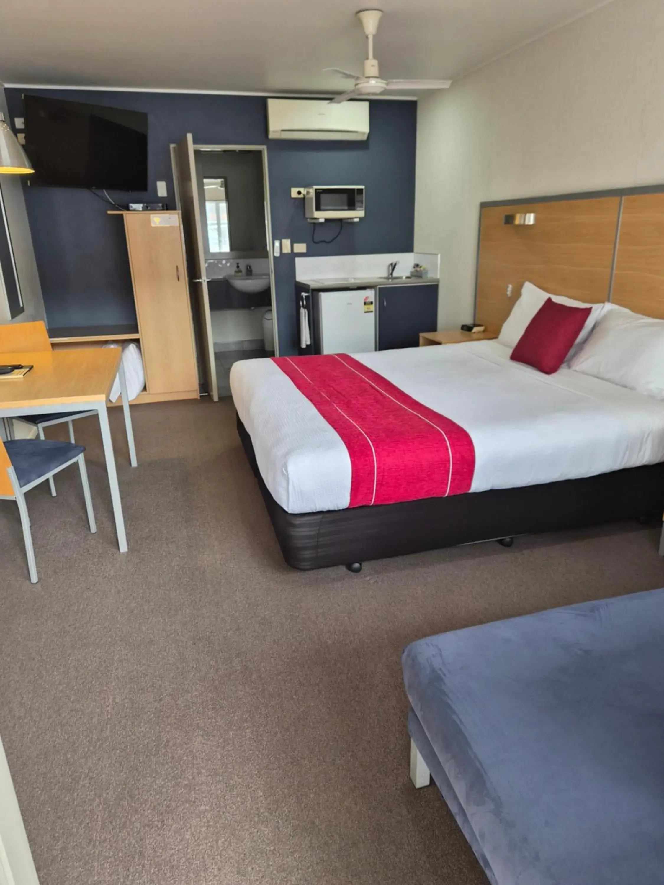 Bed in Landmark Manor Bed in Landmark Manor