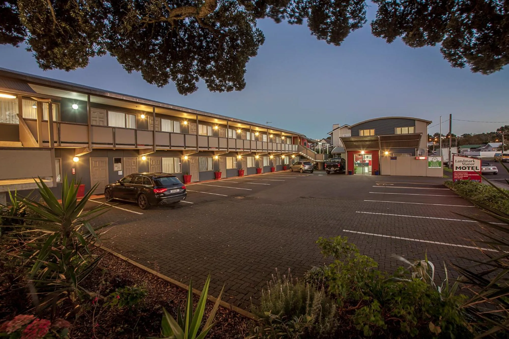 Property building in Landmark Manor