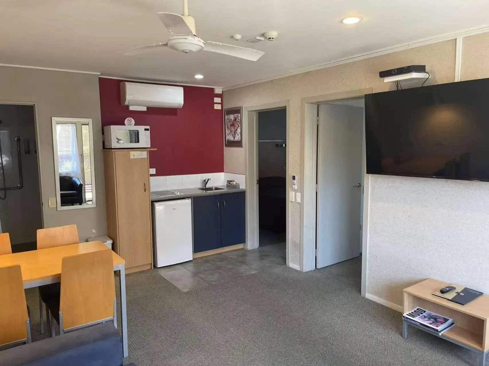 Two-Bedroom Suite in Landmark Manor Two-Bedroom Suite in Landmark Manor