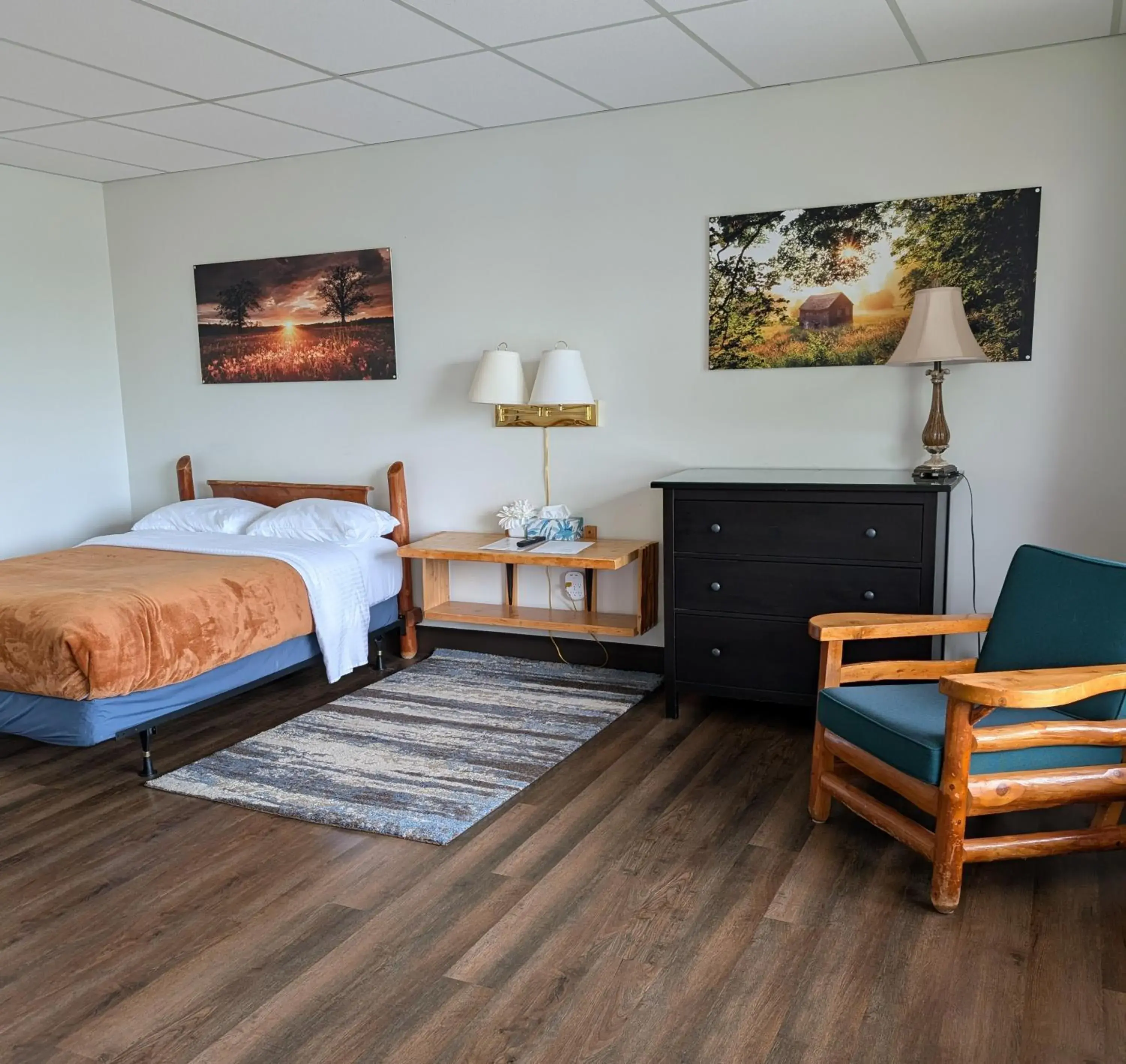 Queen Room in Wayside Motel Manitoulin Queen Room in Wayside Motel Manitoulin