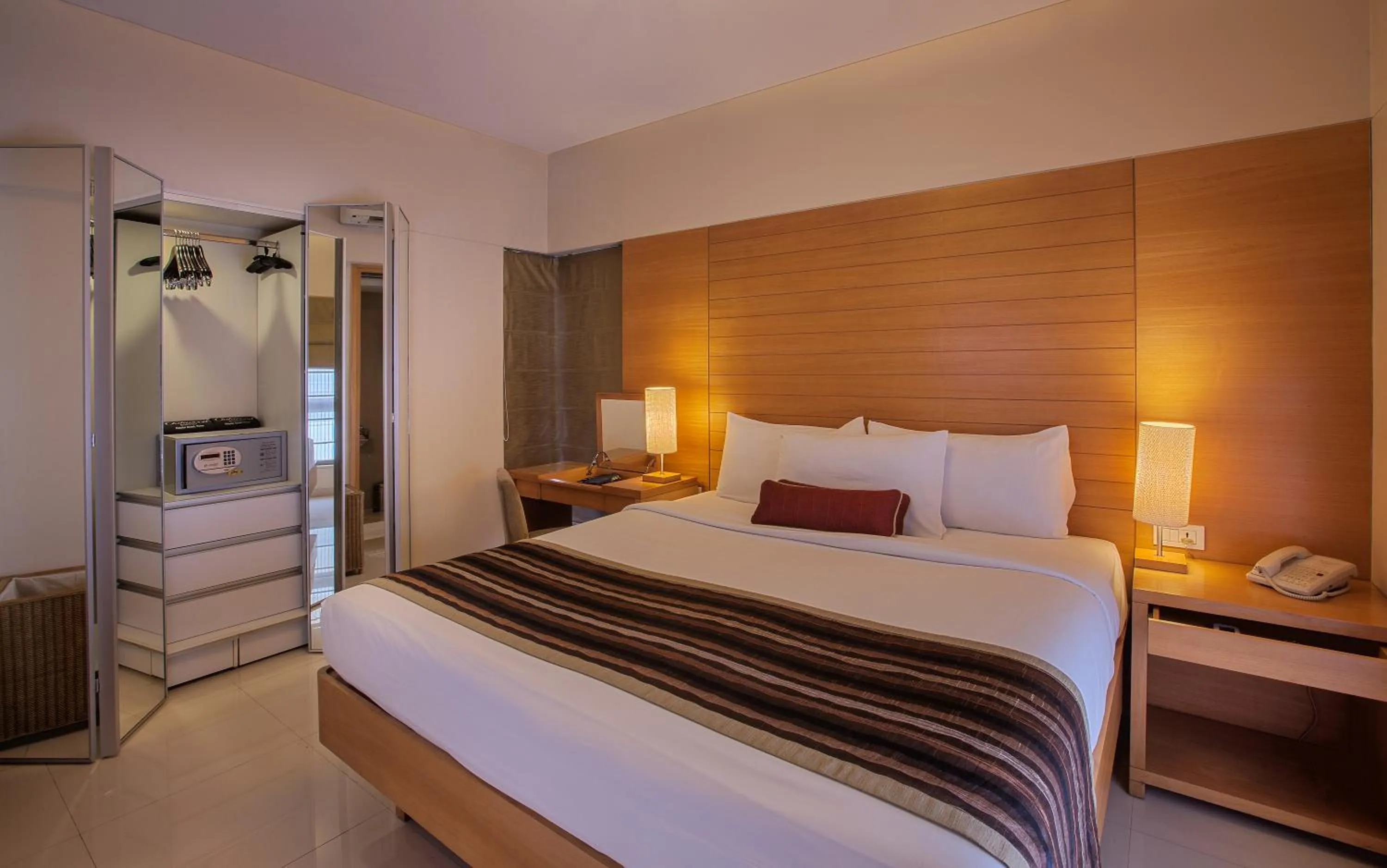 Bedroom, Bed in Oakwood Residence Naylor Road Pune