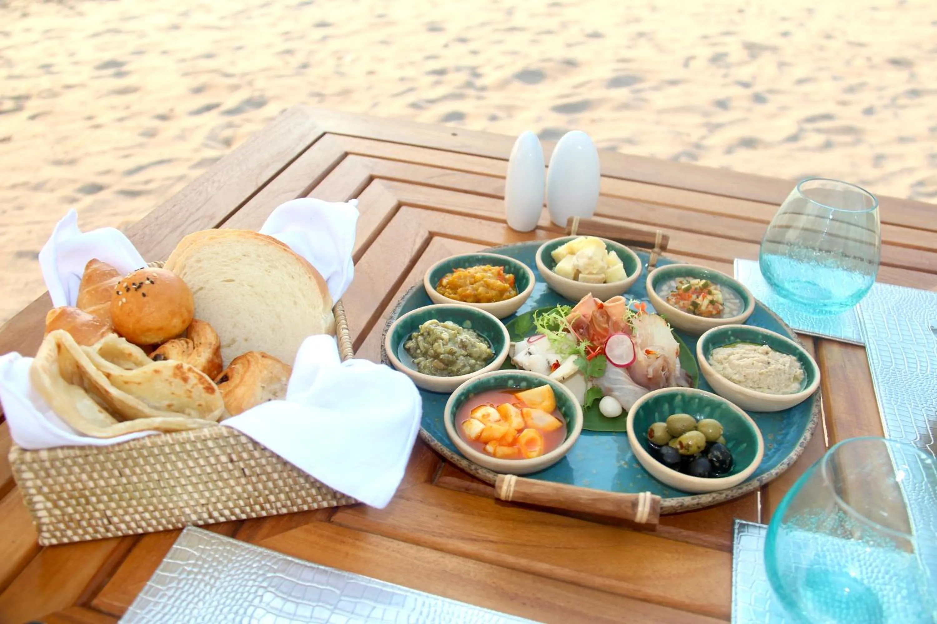 Breakfast in Seven Secrets by Hanging Gardens