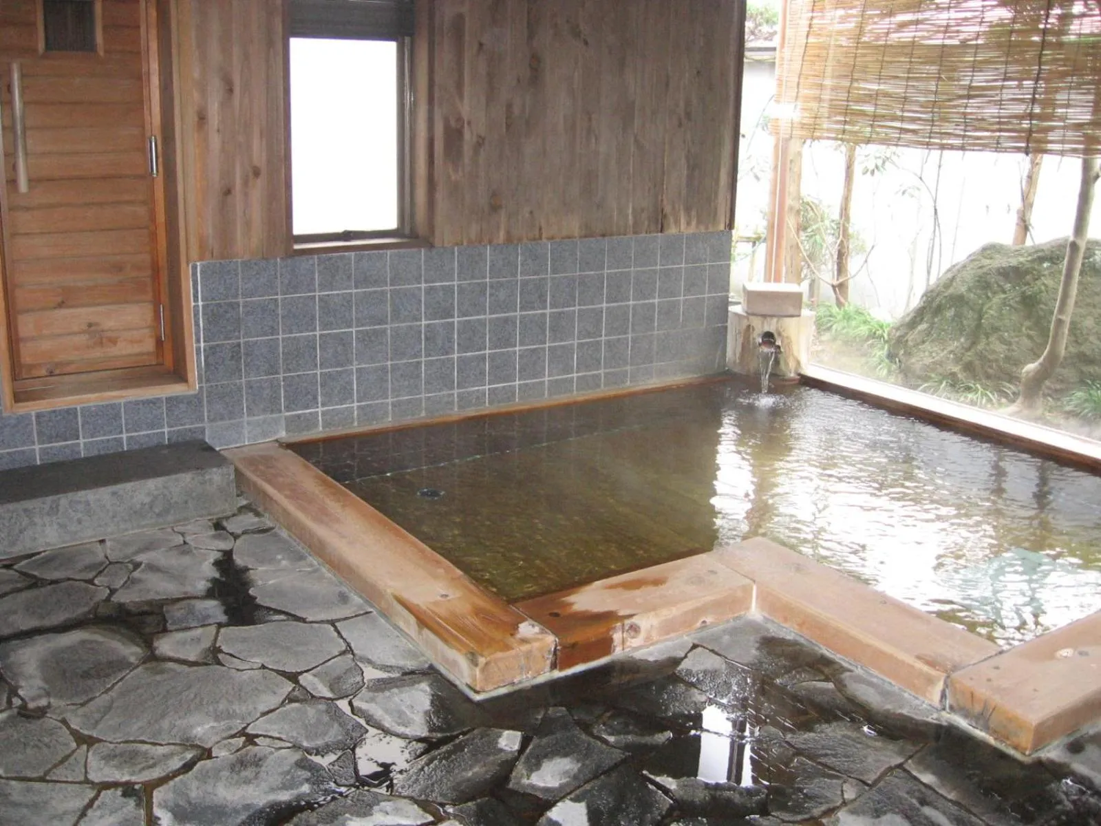 Hot Spring Bath in Yudanaka Yasuragi