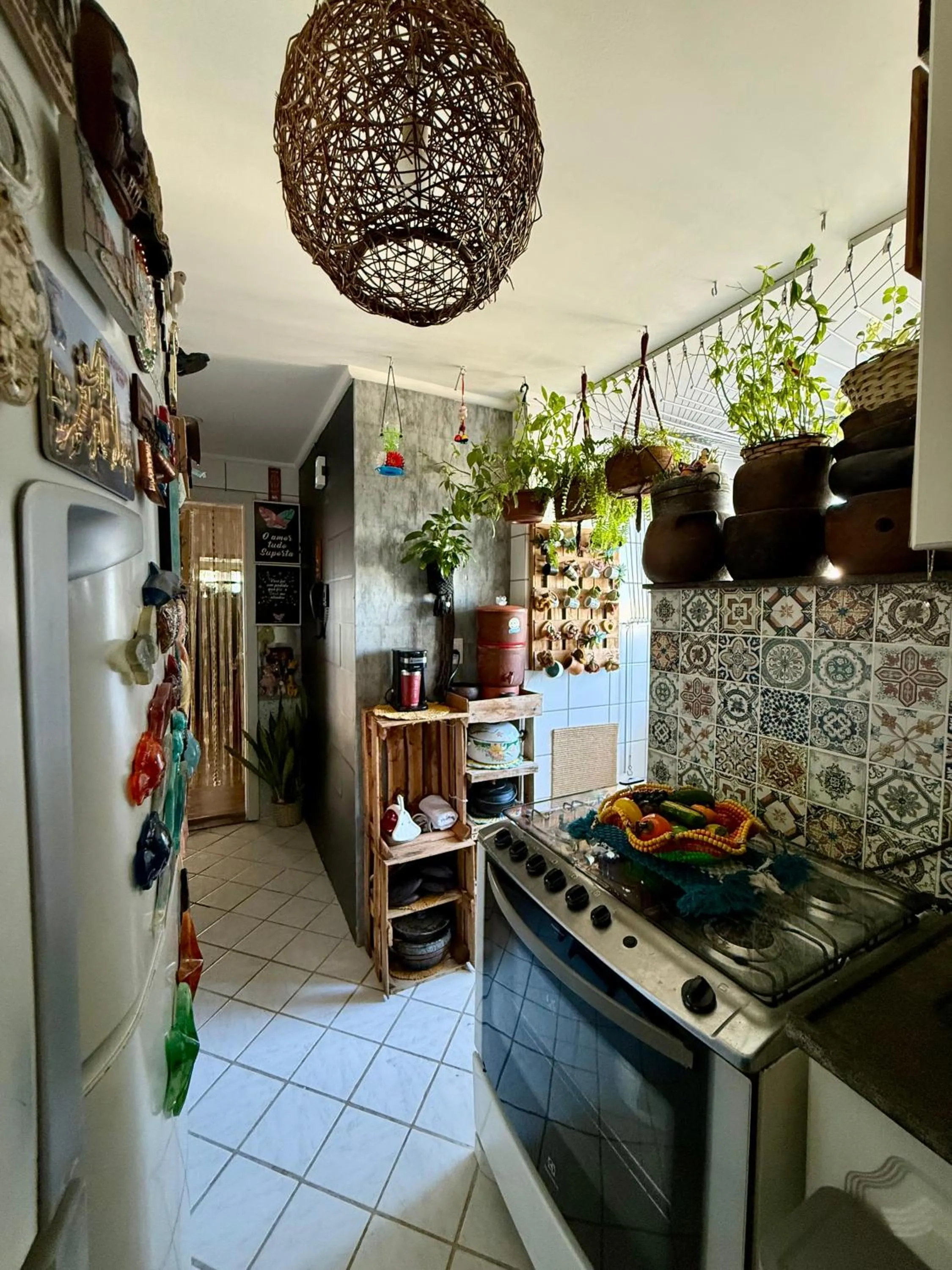 Kitchen or kitchenette in Quartos em Homestay Praia da Costa