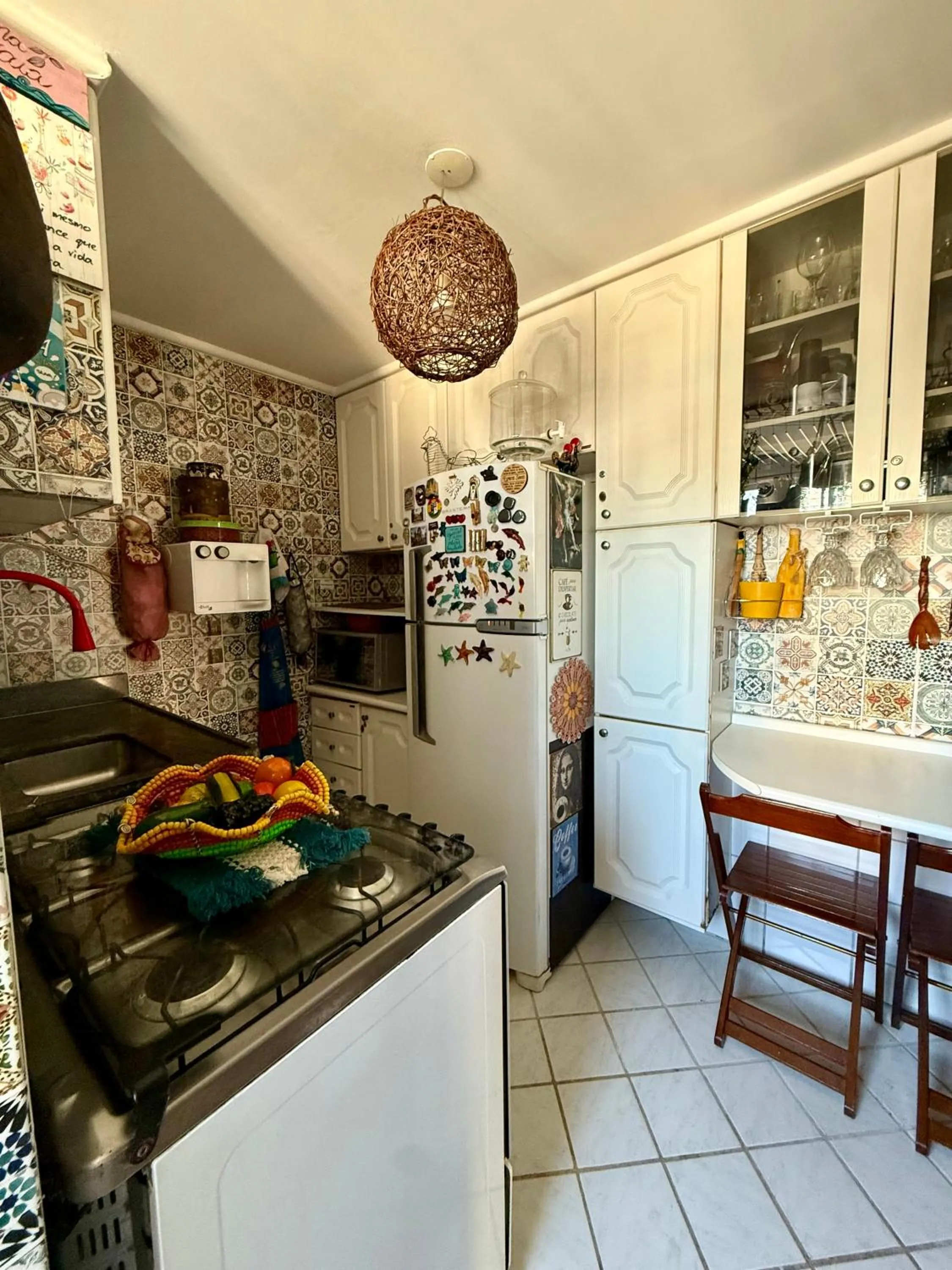 Kitchen or kitchenette in Quartos em Homestay Praia da Costa
