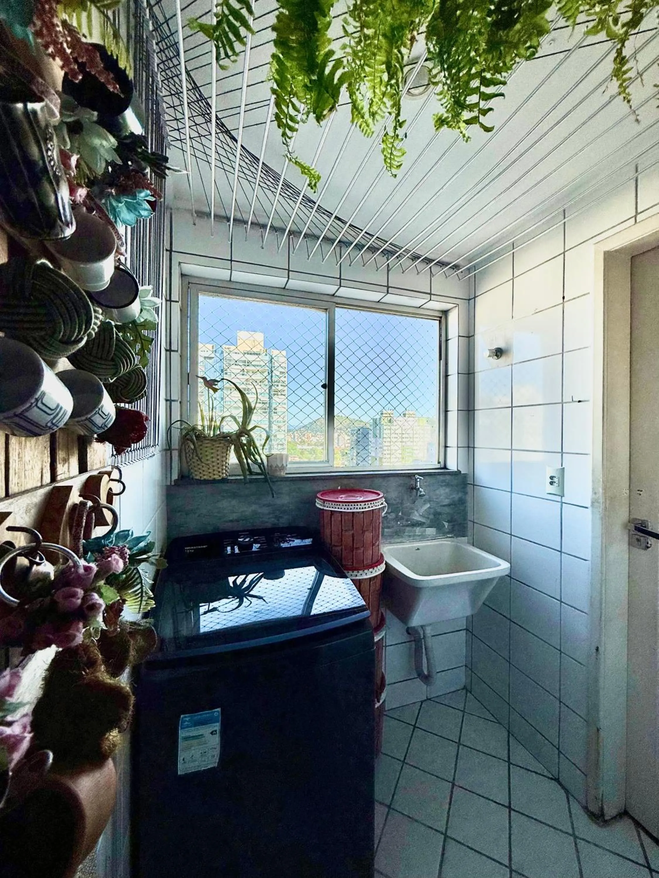 washing machine in Quartos em Homestay Praia da Costa