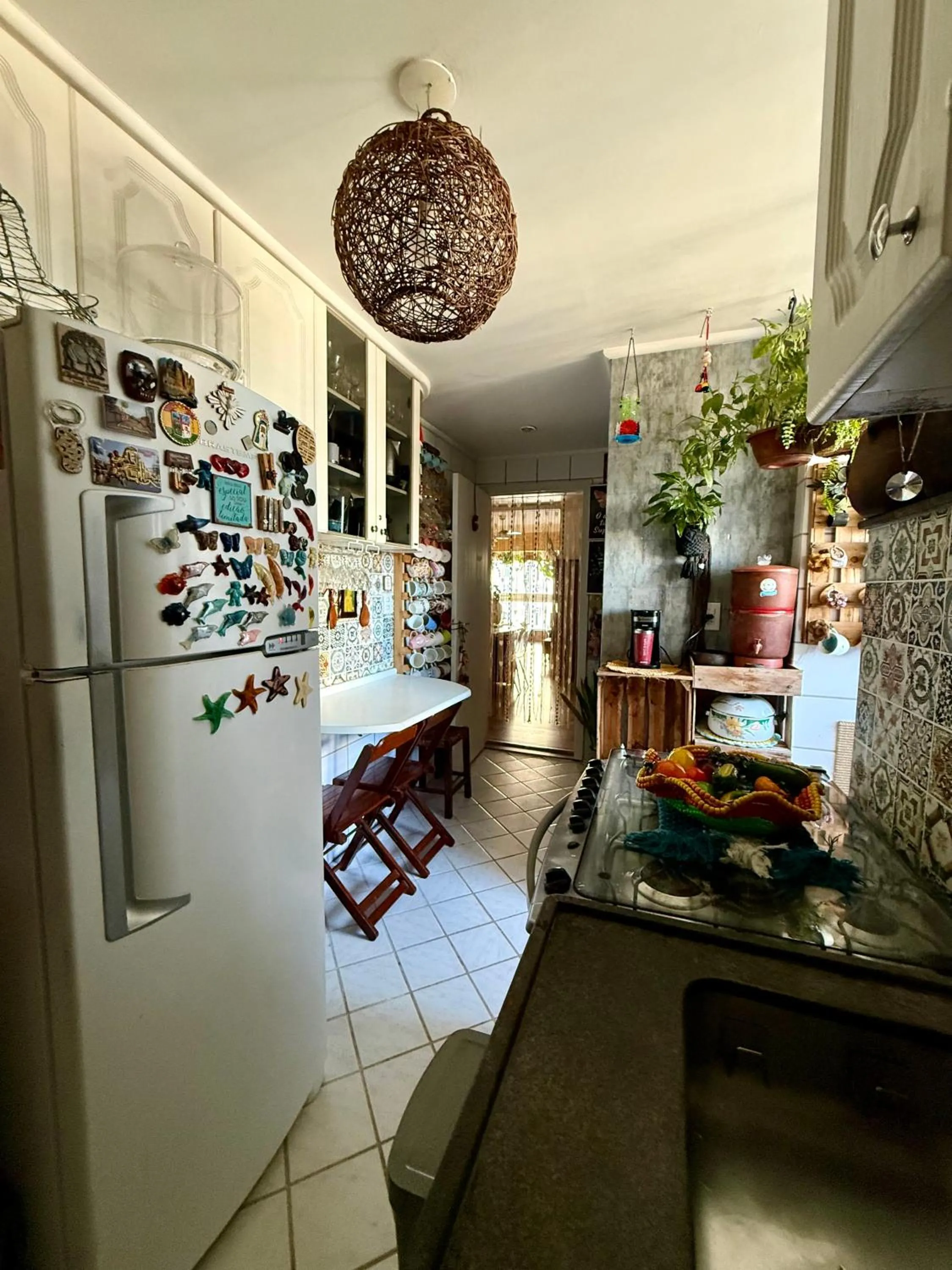 Kitchen or kitchenette in Quartos em Homestay Praia da Costa