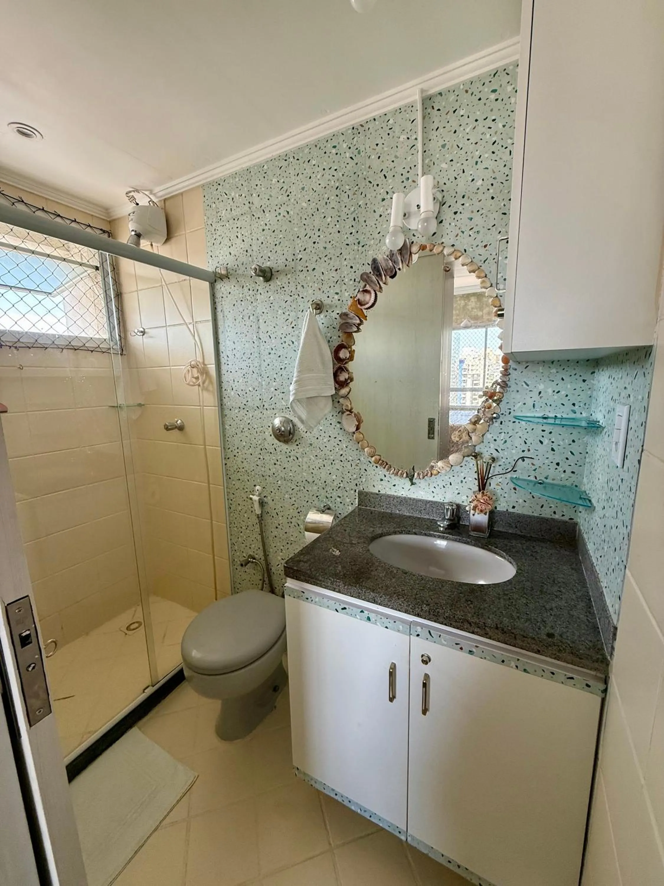 Shower in Quartos em Homestay Praia da Costa