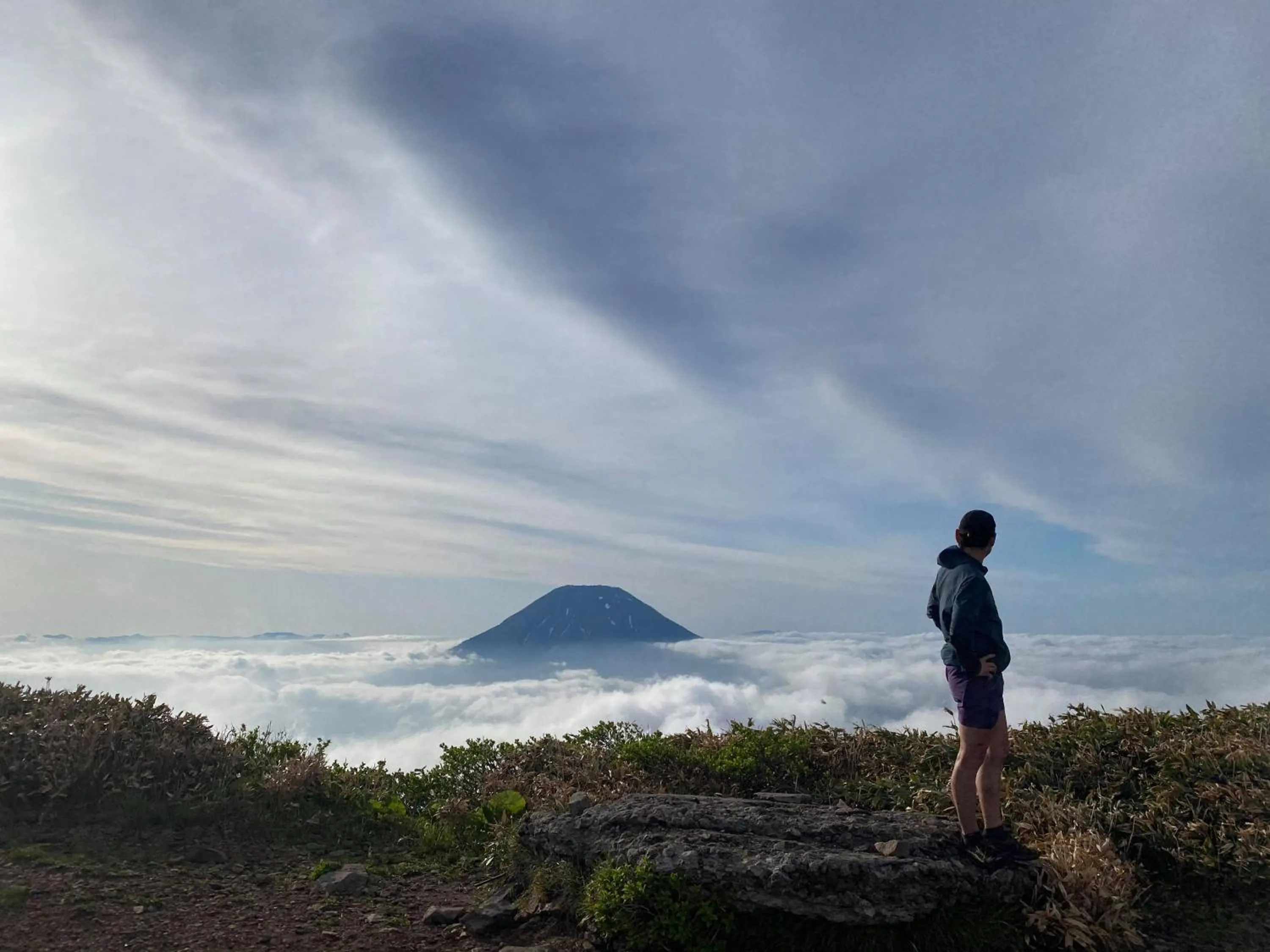 Hiking in Niseko Tabi-tsumugi Backpackers