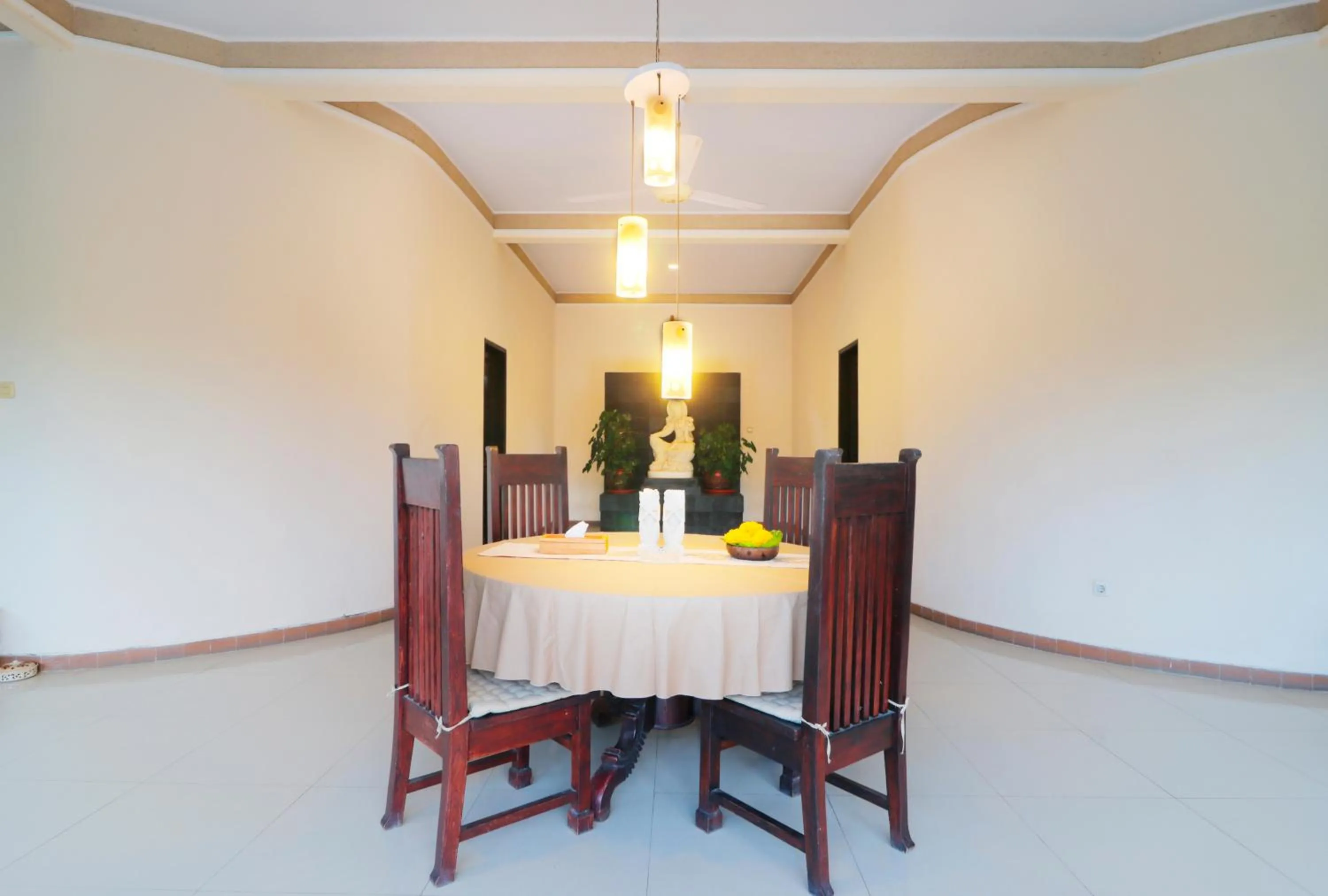 Dining area in Heliconia Villa