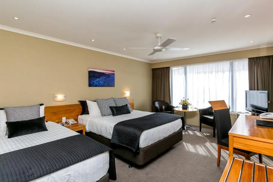 Bedroom, Bed in Plymouth International