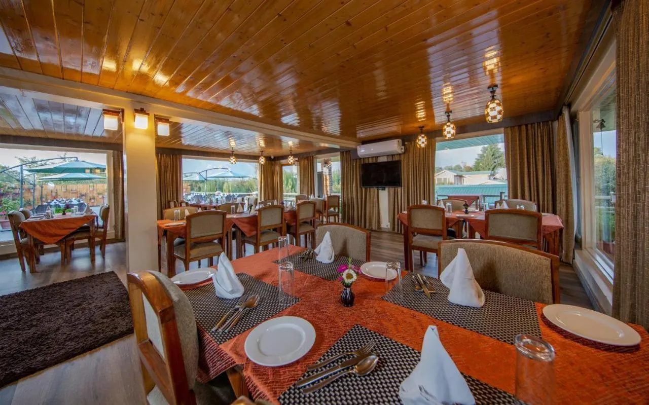 Restaurant/places to eat in The Orchard Retreat & Spa