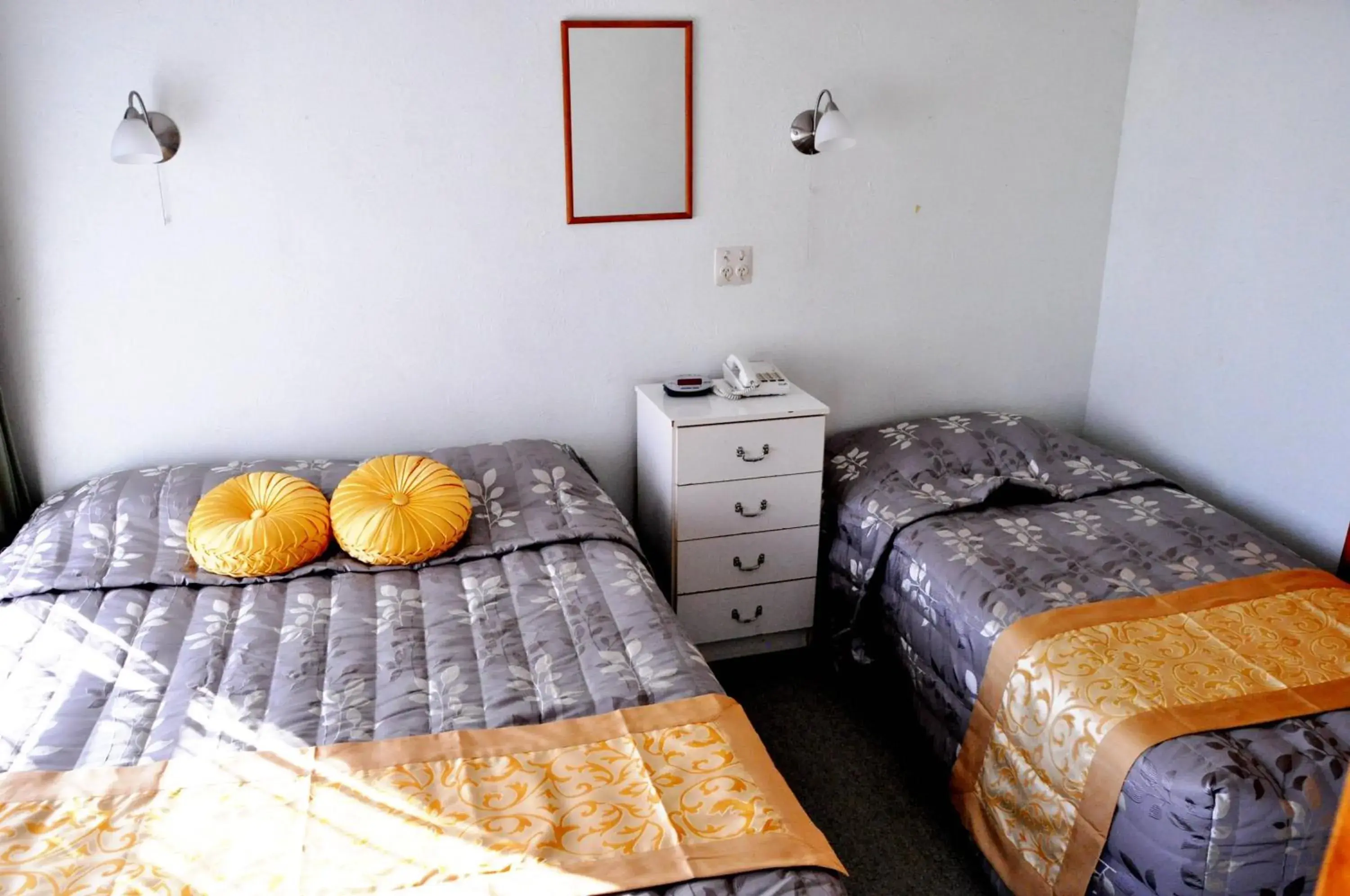 Bedroom, Bed in Braemar Motor Inn Bedroom, Bed in Braemar Motor Inn