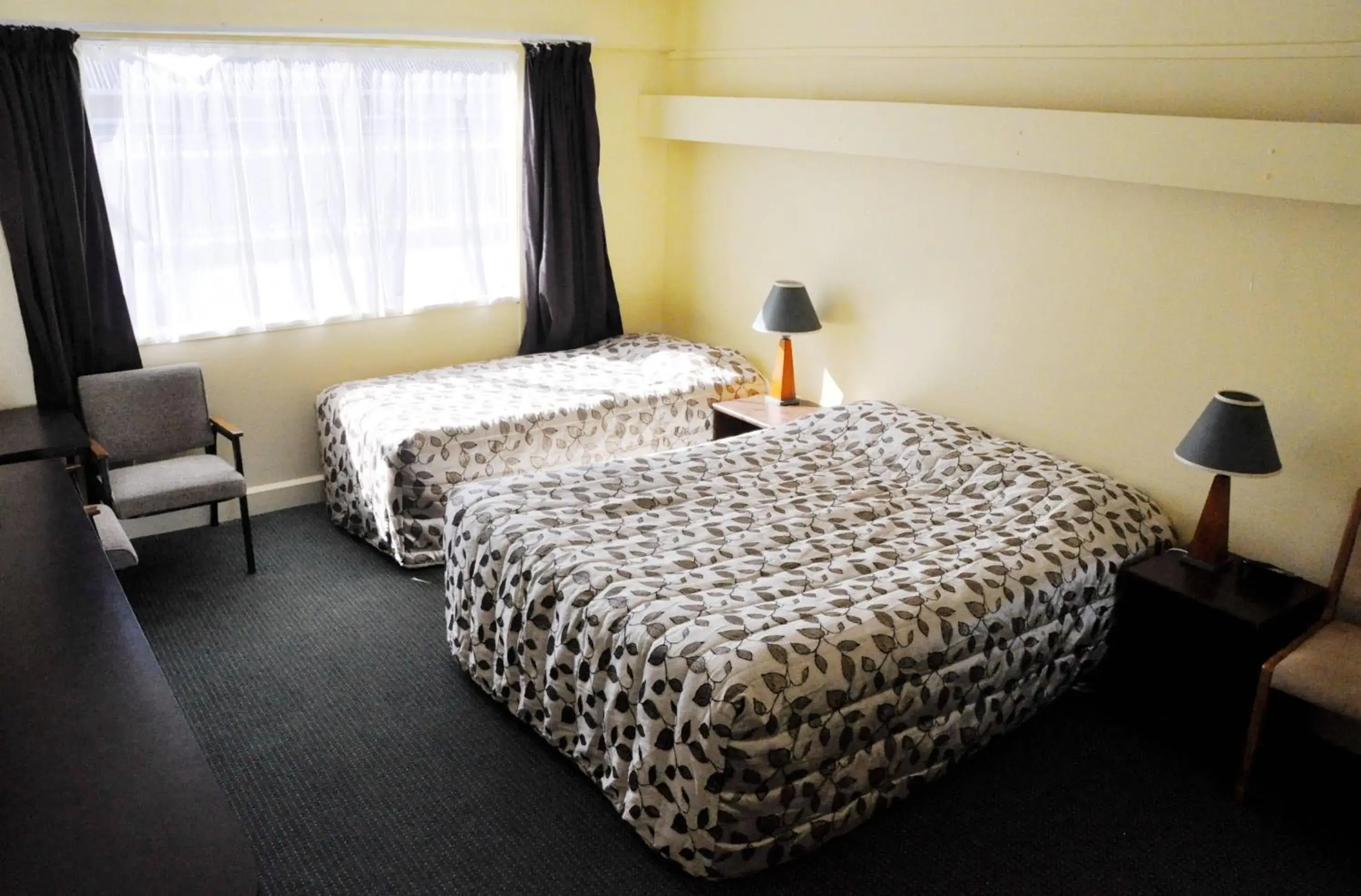 Bedroom, Bed in Braemar Motor Inn Bedroom, Bed in Braemar Motor Inn