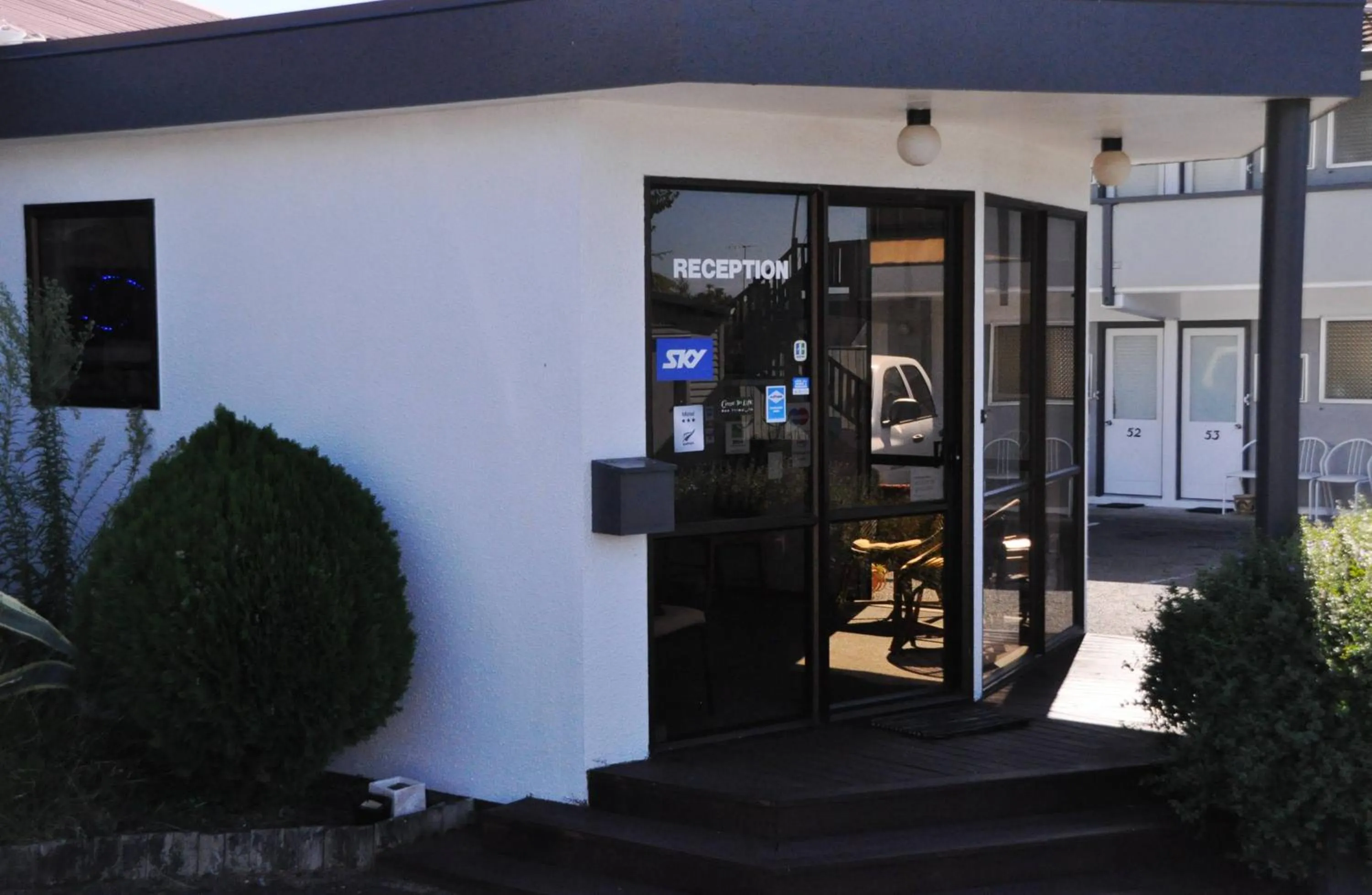 Facade/entrance in Braemar Motor Inn